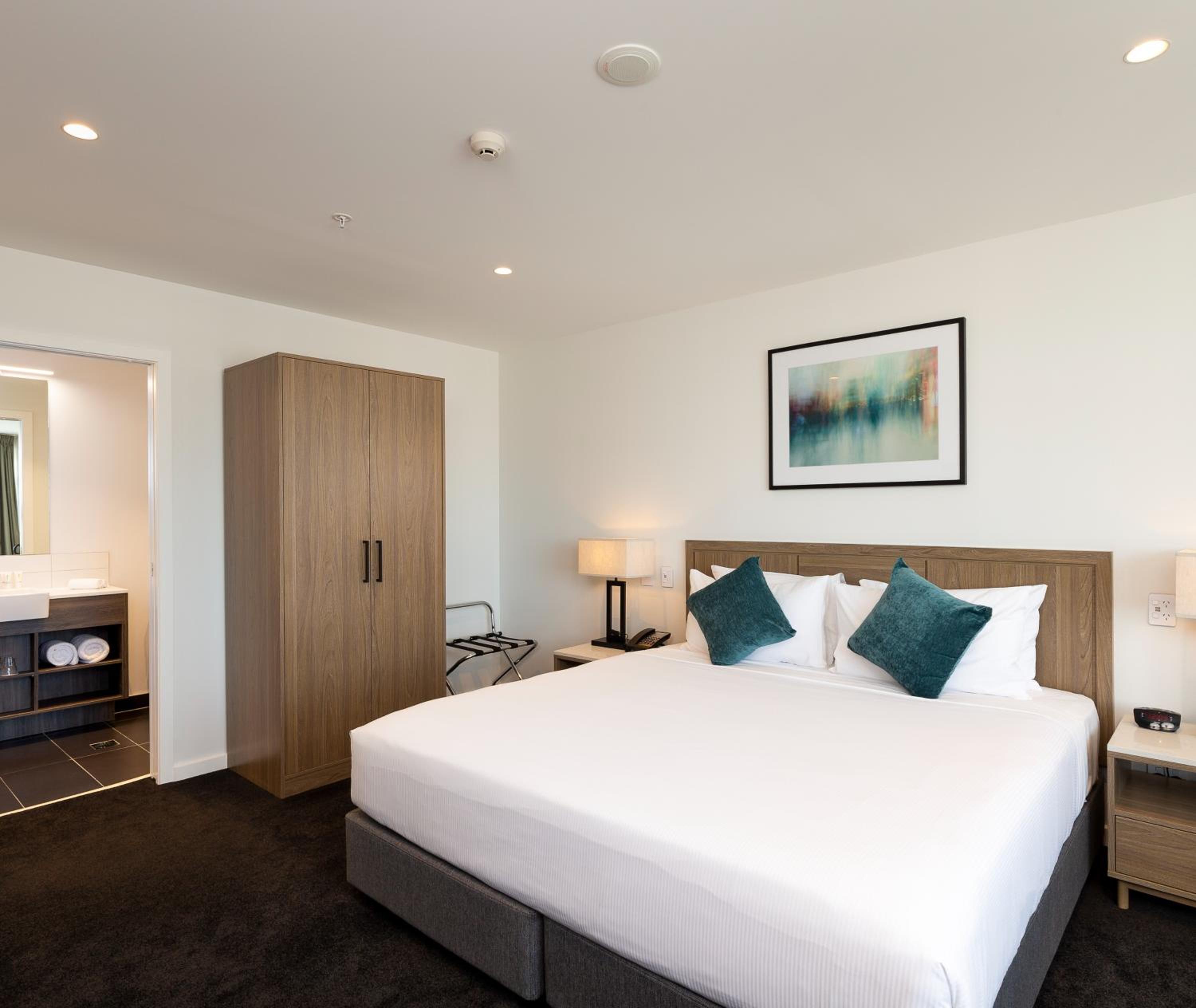 Hotel Room - Photo 1