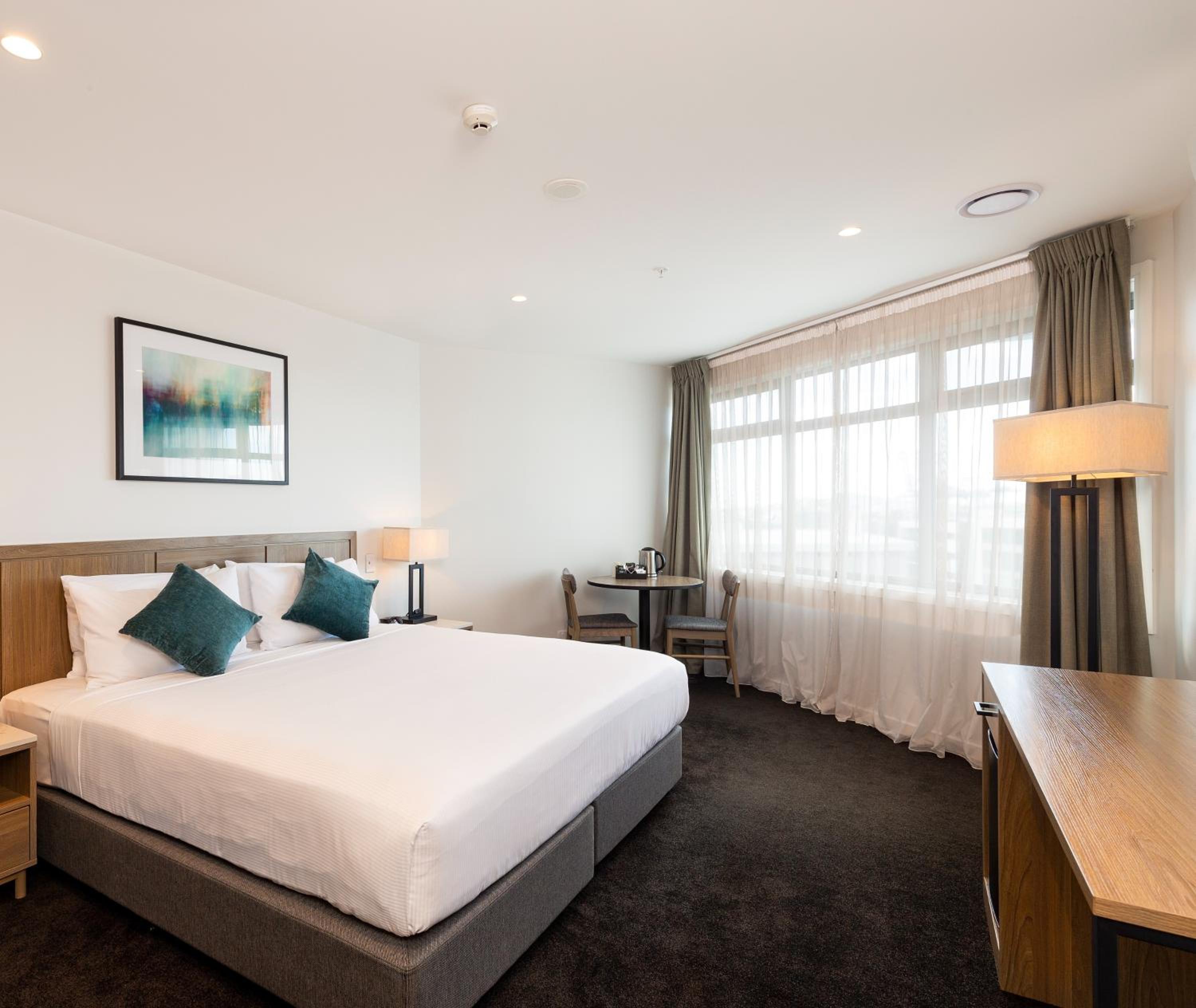 Hotel Room - Photo 2
