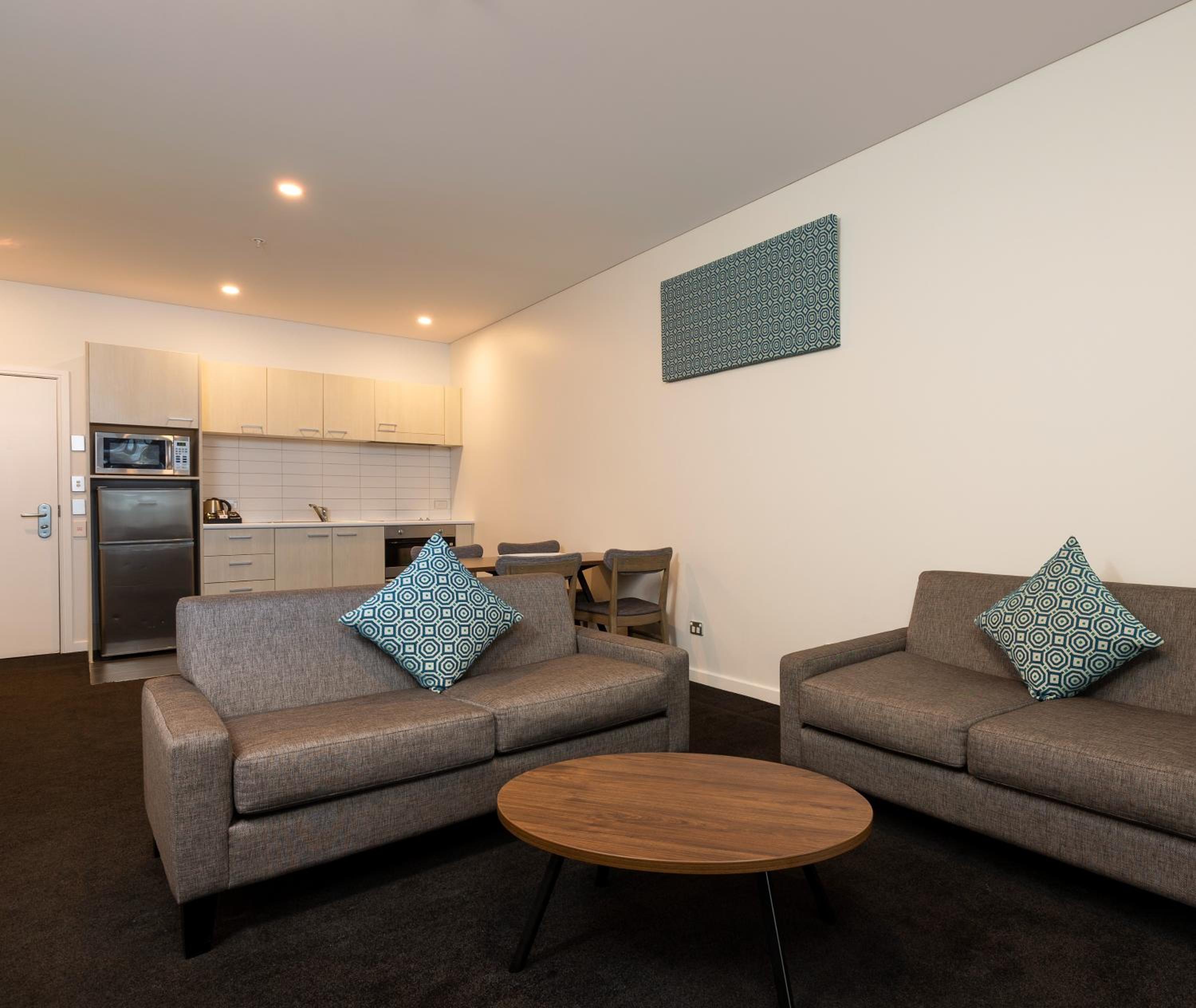 2 Bedroom Apartment, Weekly Housekeeping