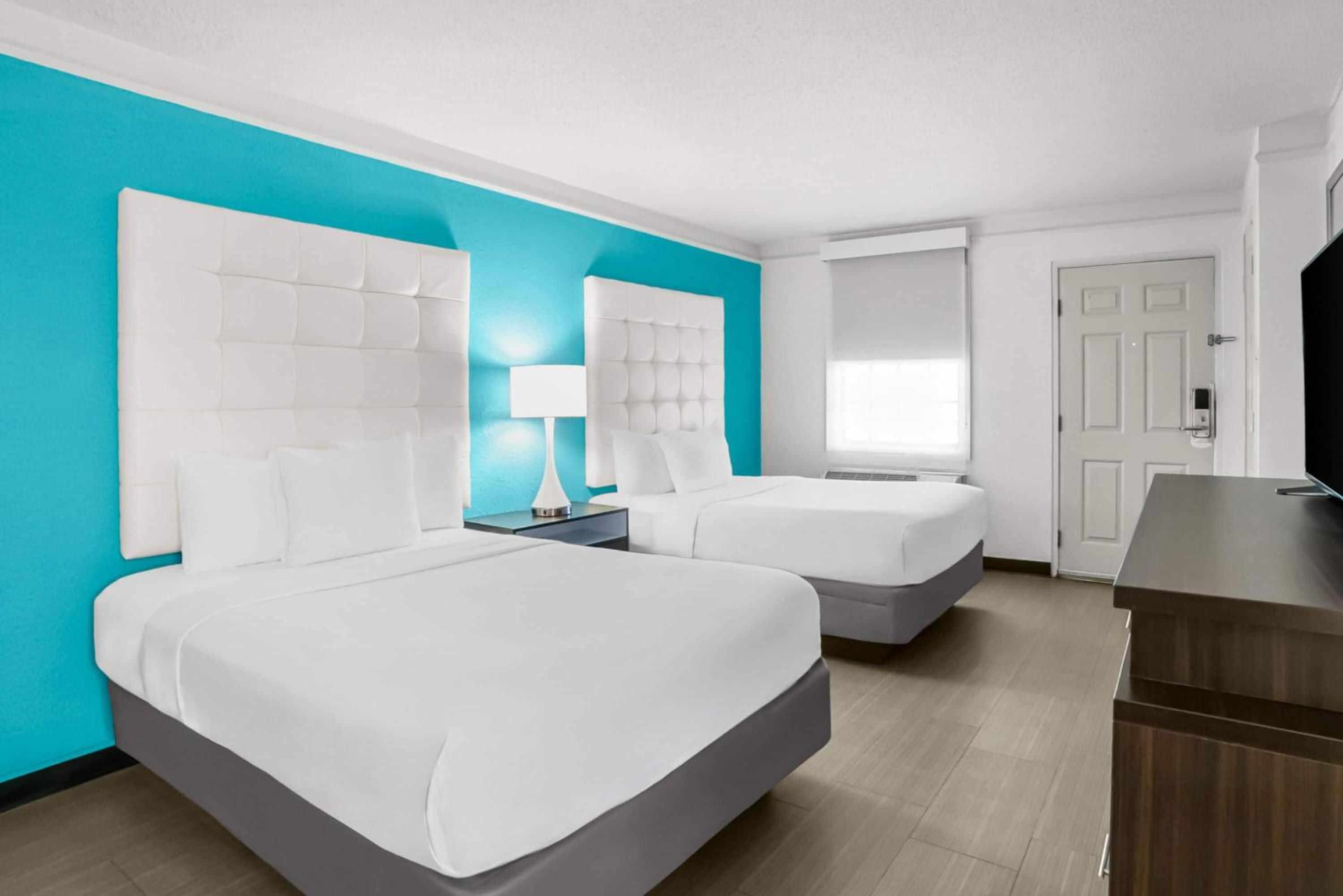 Deluxe Double Room with Two Double Beds - Photo 1