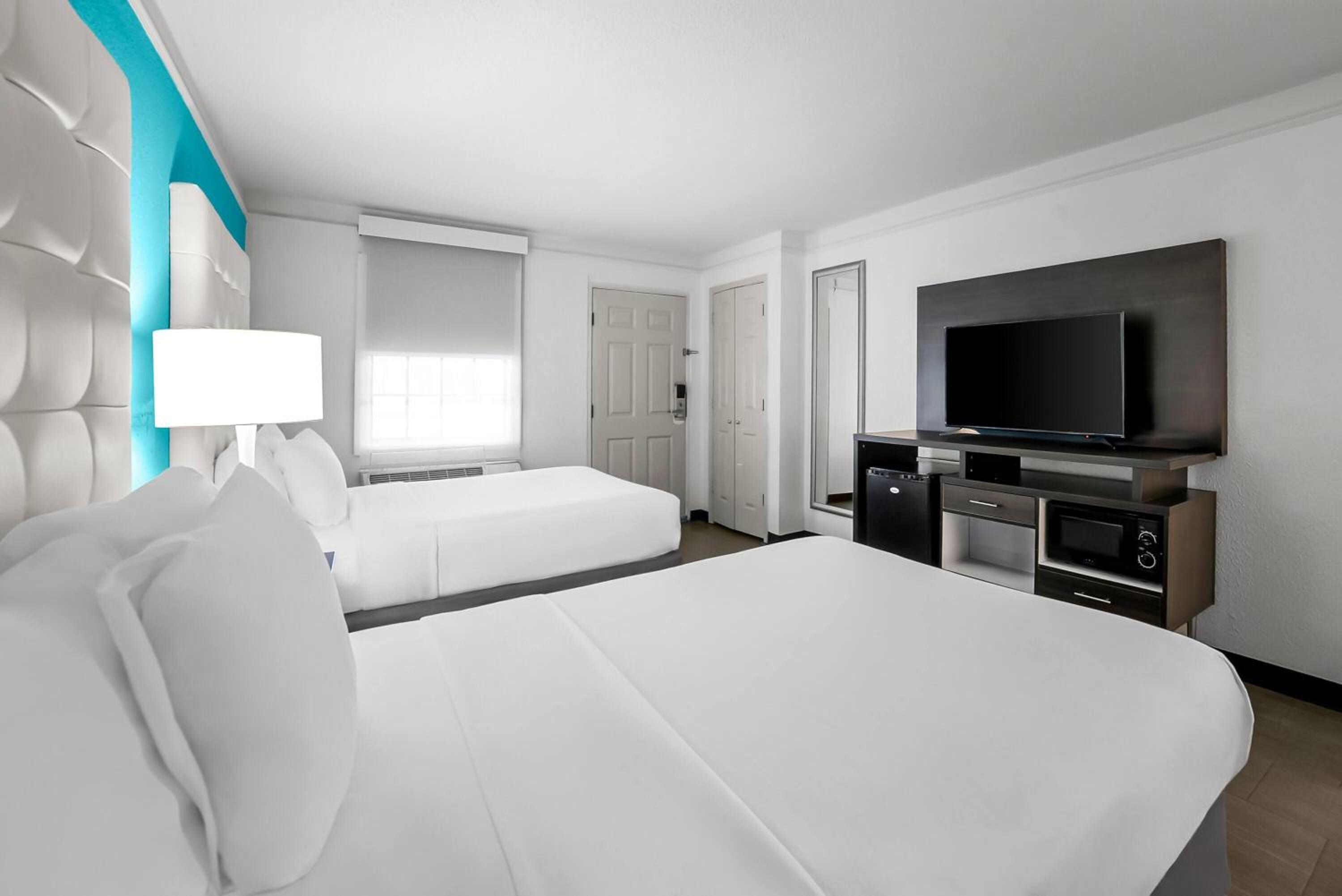 Deluxe Double Room with Two Double Beds - Photo 2