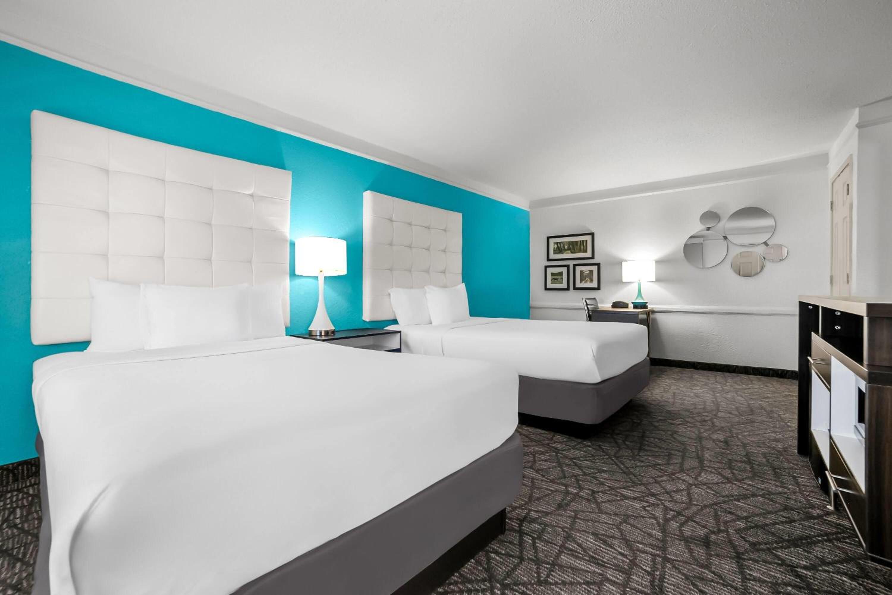 Deluxe Double Room with Two Double Beds - Photo 4