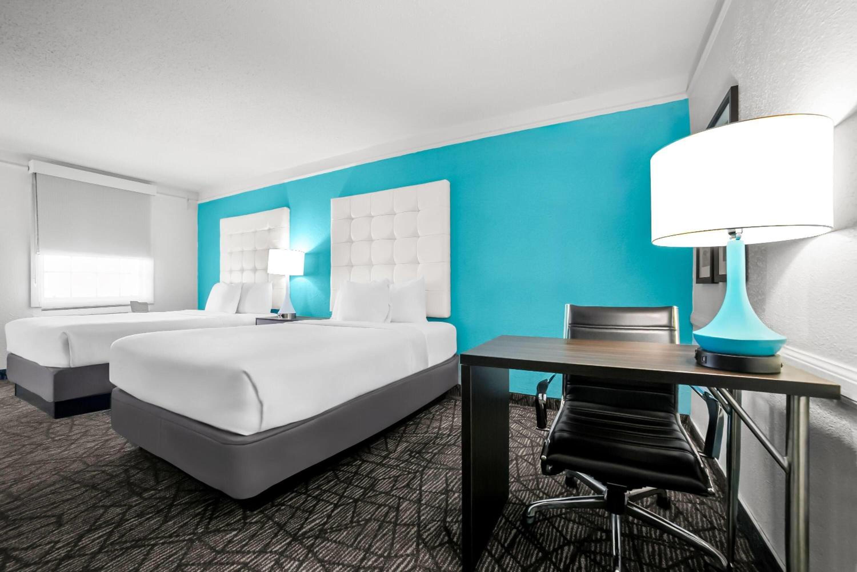 Deluxe Double Room with Two Double Beds - Photo 5