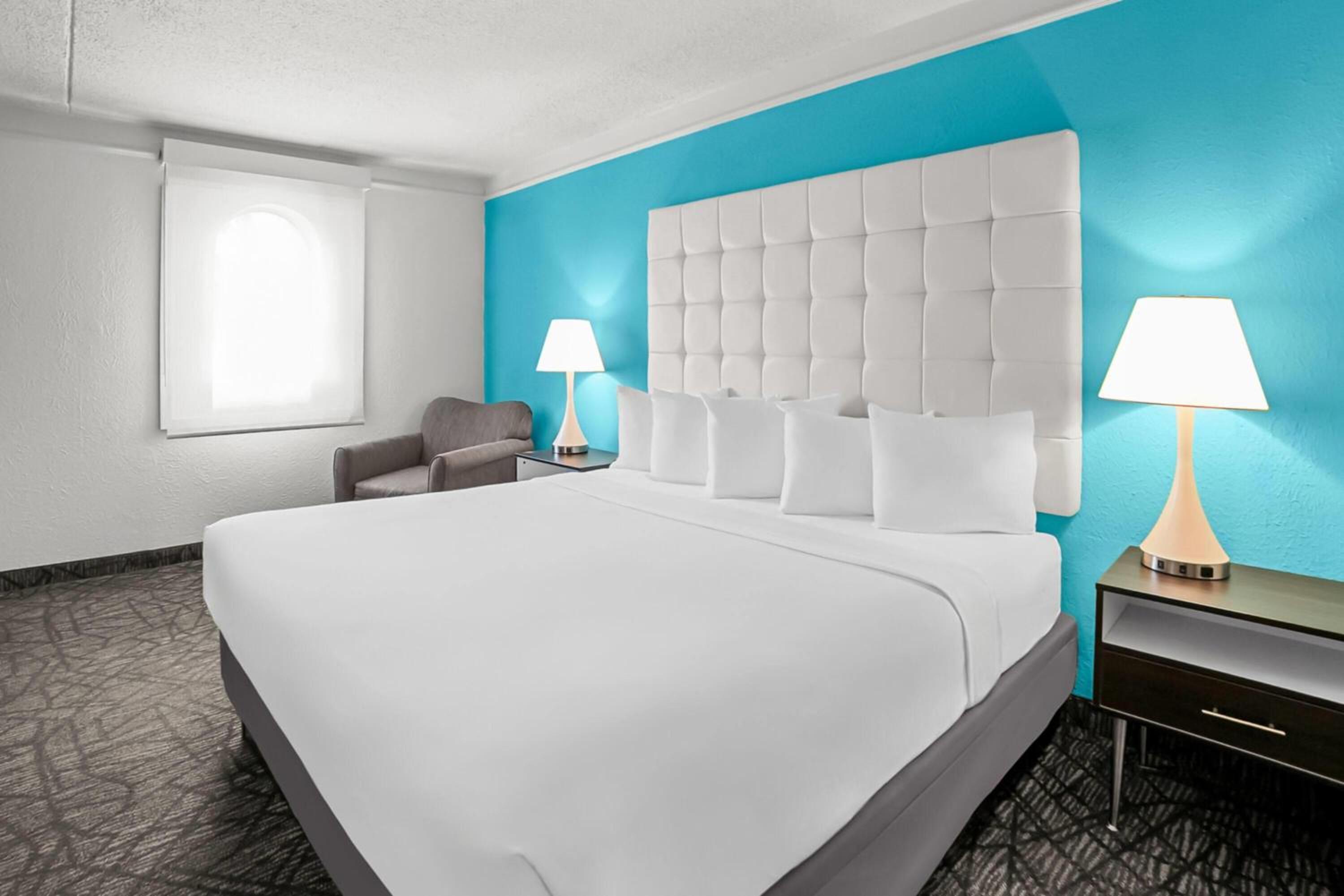 One-Bedroom King Suite - Non-Smoking - Photo 3