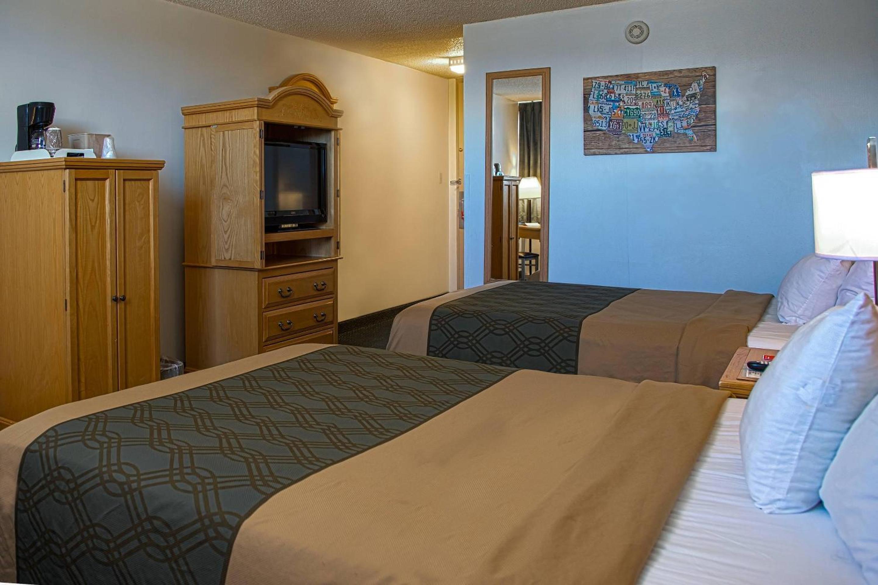 Quadruple Room - Disability Access photo 3