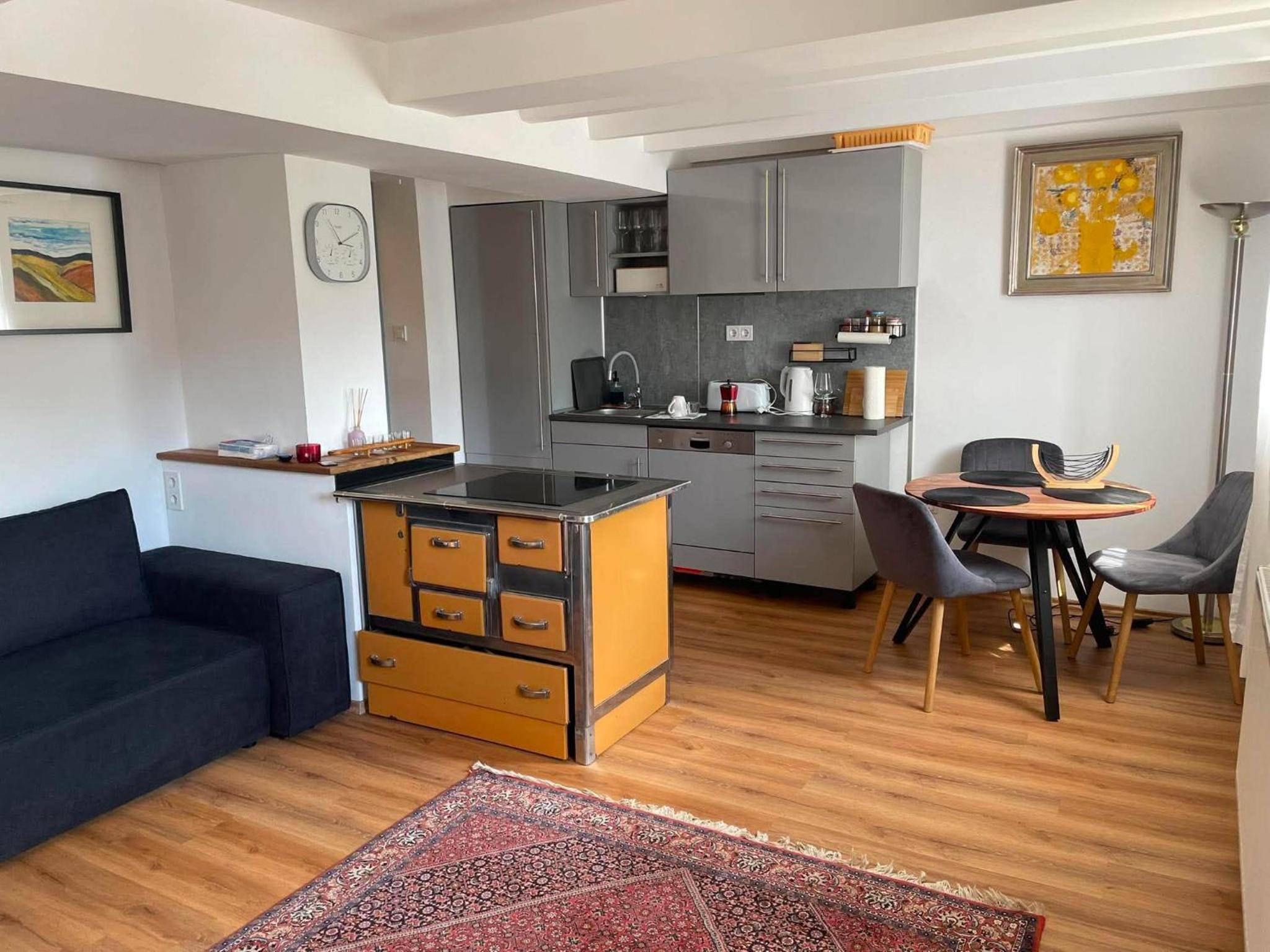 Apartment with Mountain View