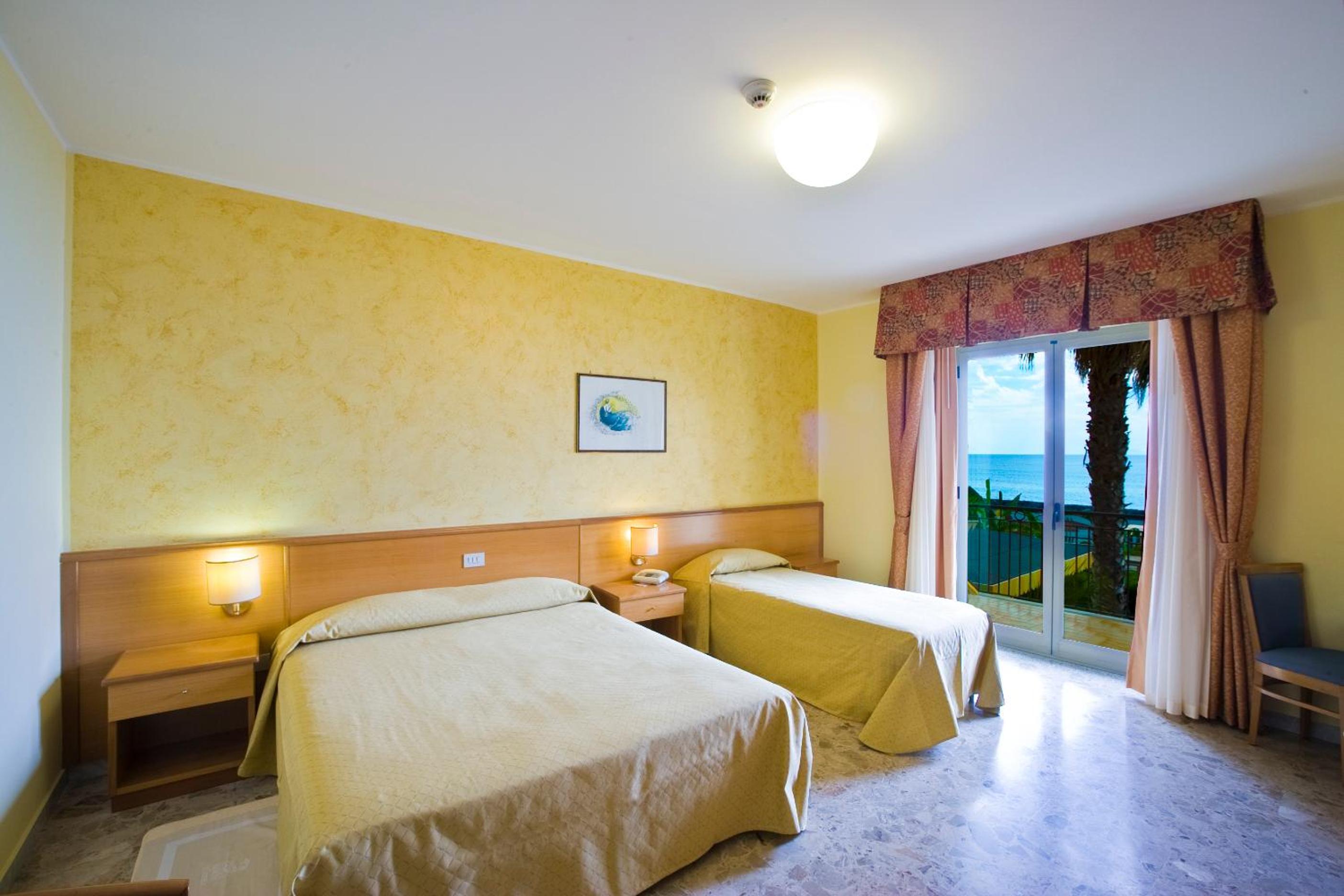 Triple Room with Sea View photo 3