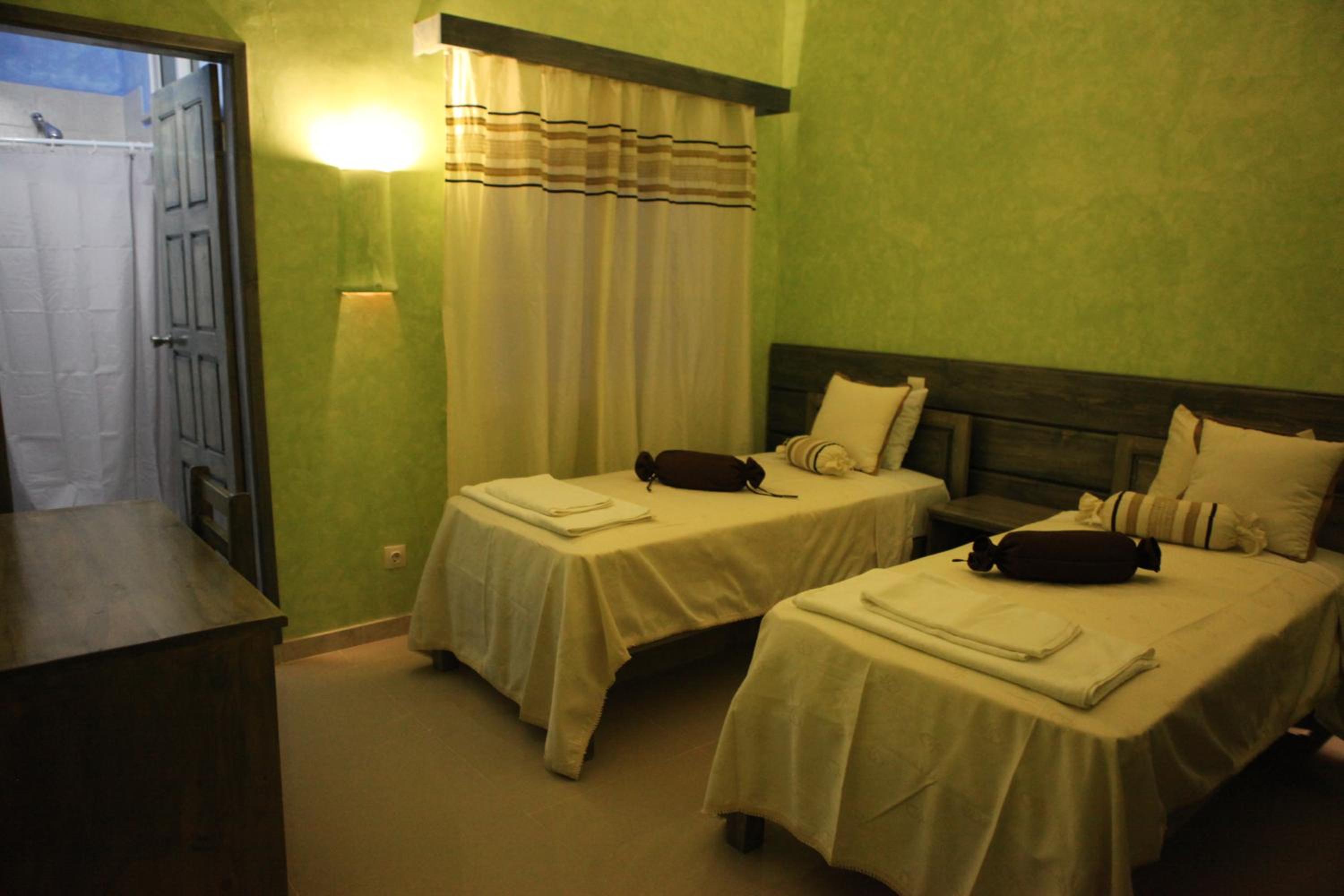 Twin Room with Private Bathroom photo 3