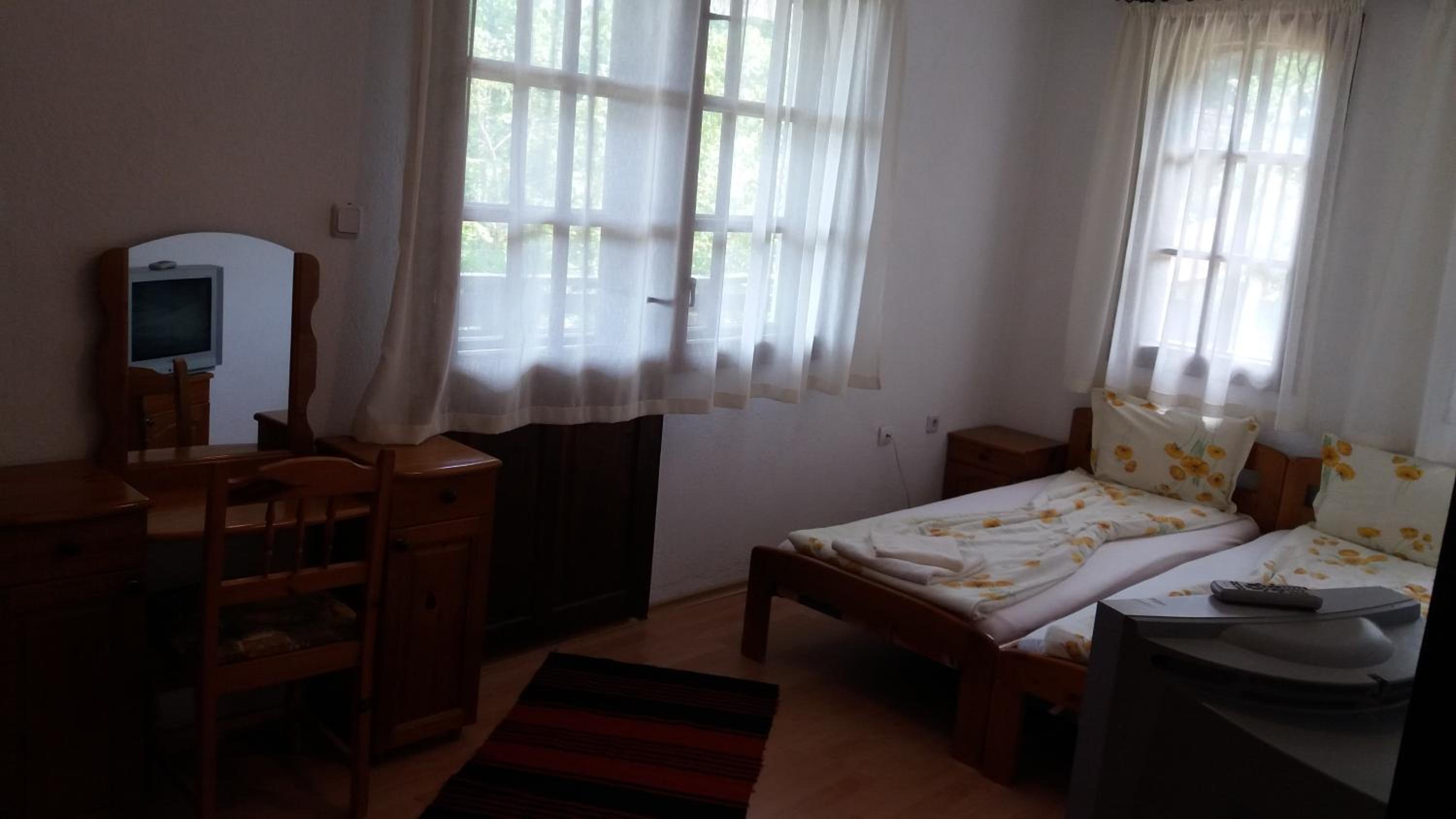 Double or Twin Room with Extra Bed photo 2