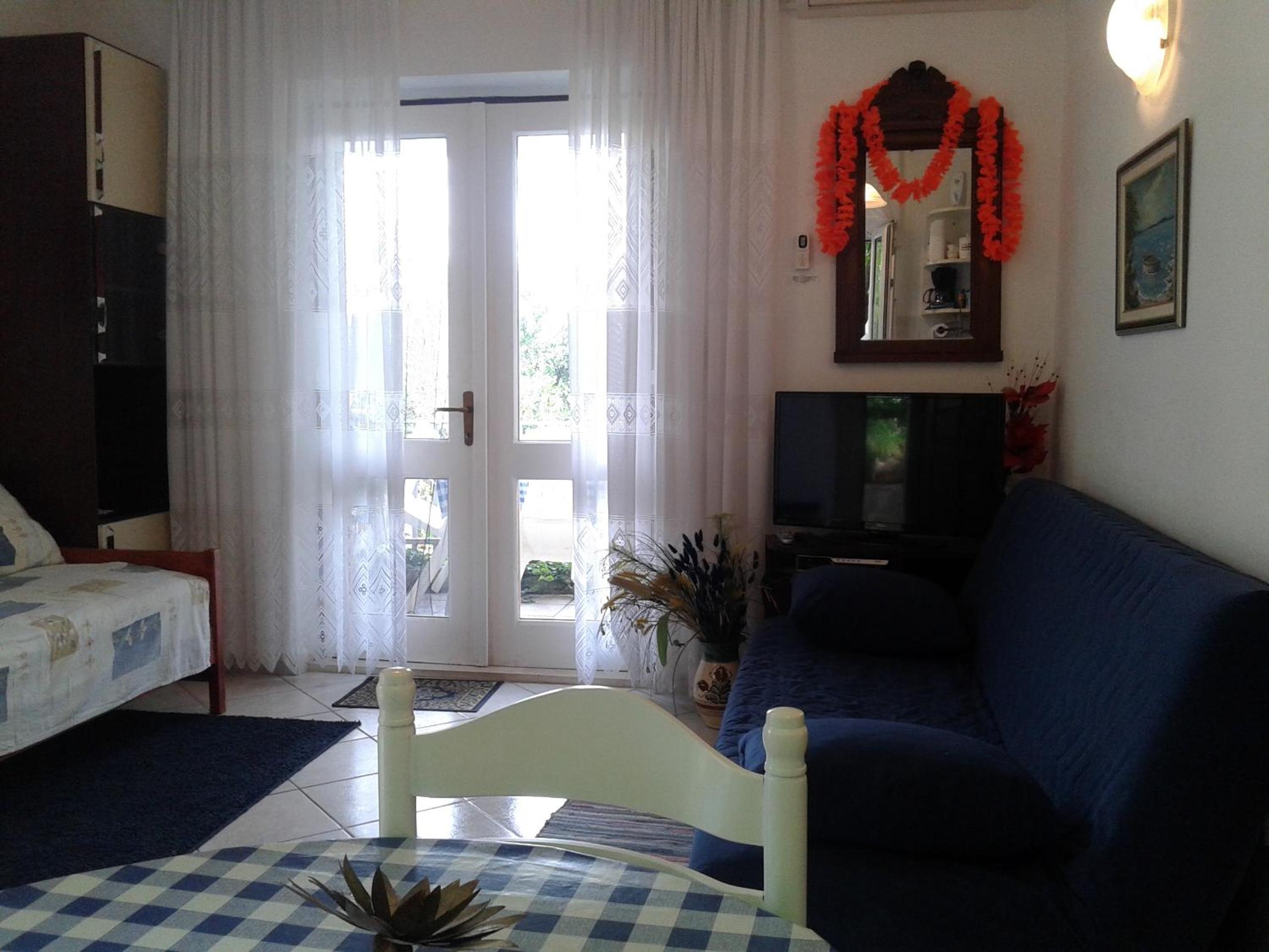 Studio (3 Adults)