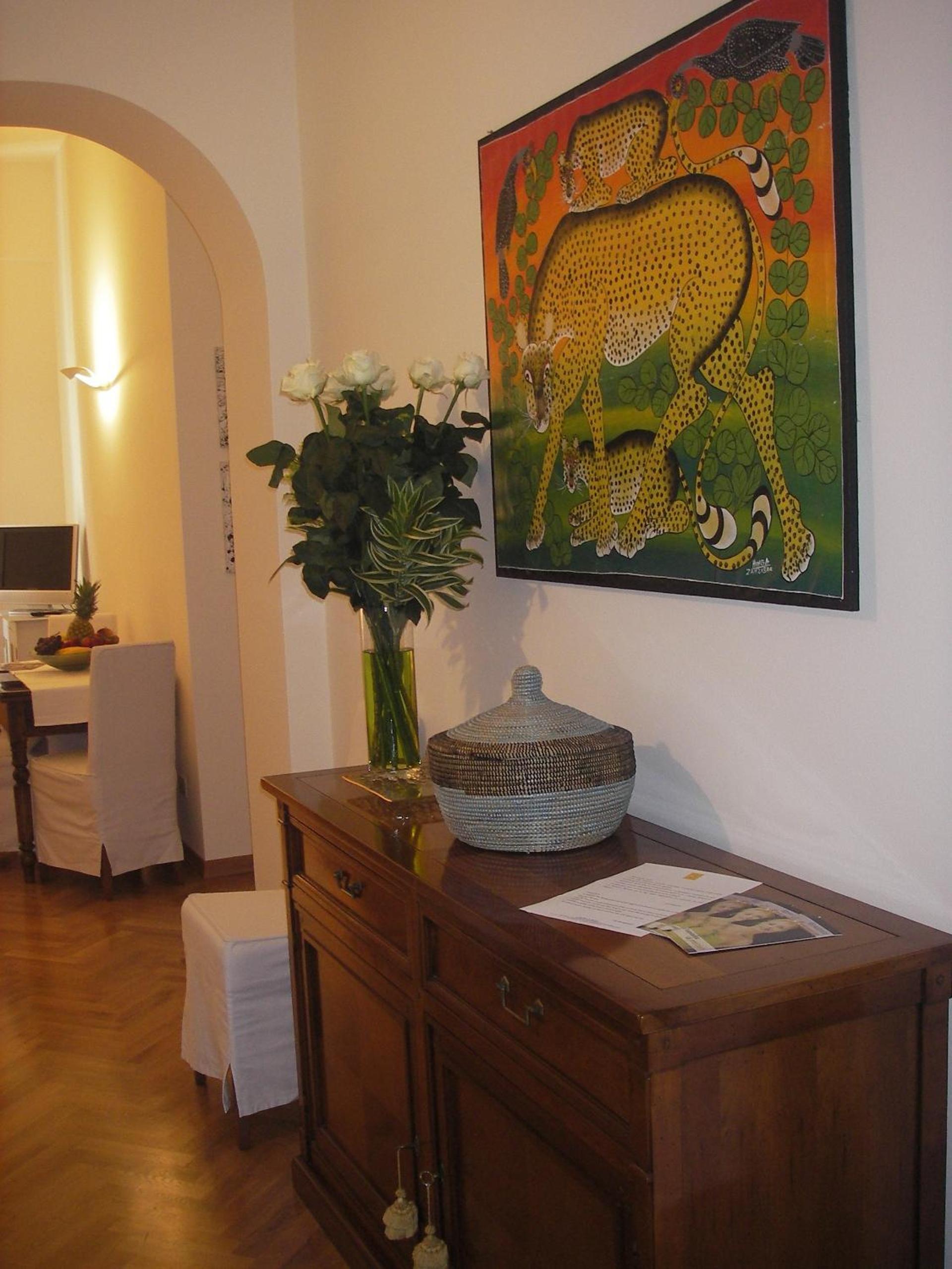 Executive Suite - Photo 2