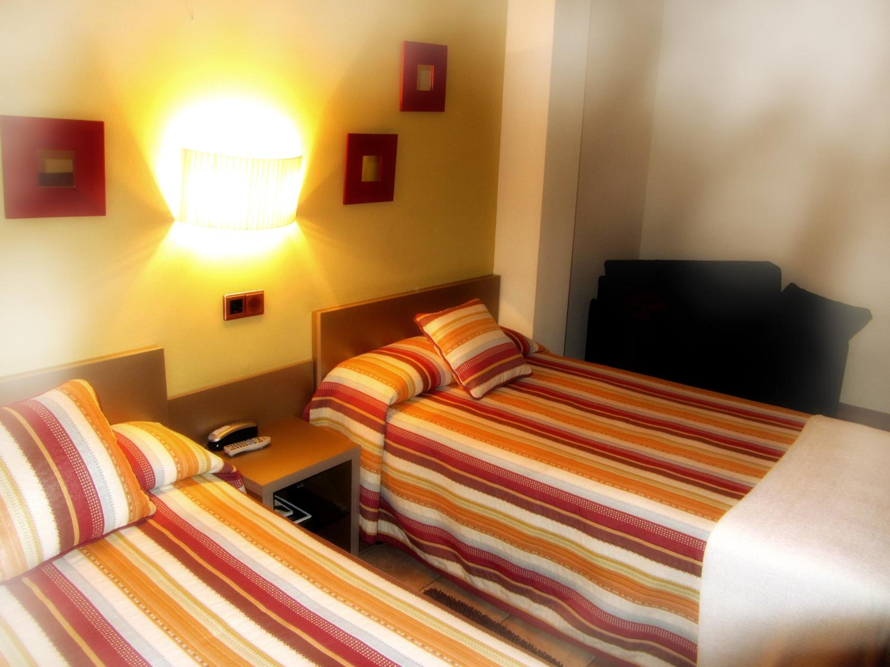 Twin Room - Photo 5