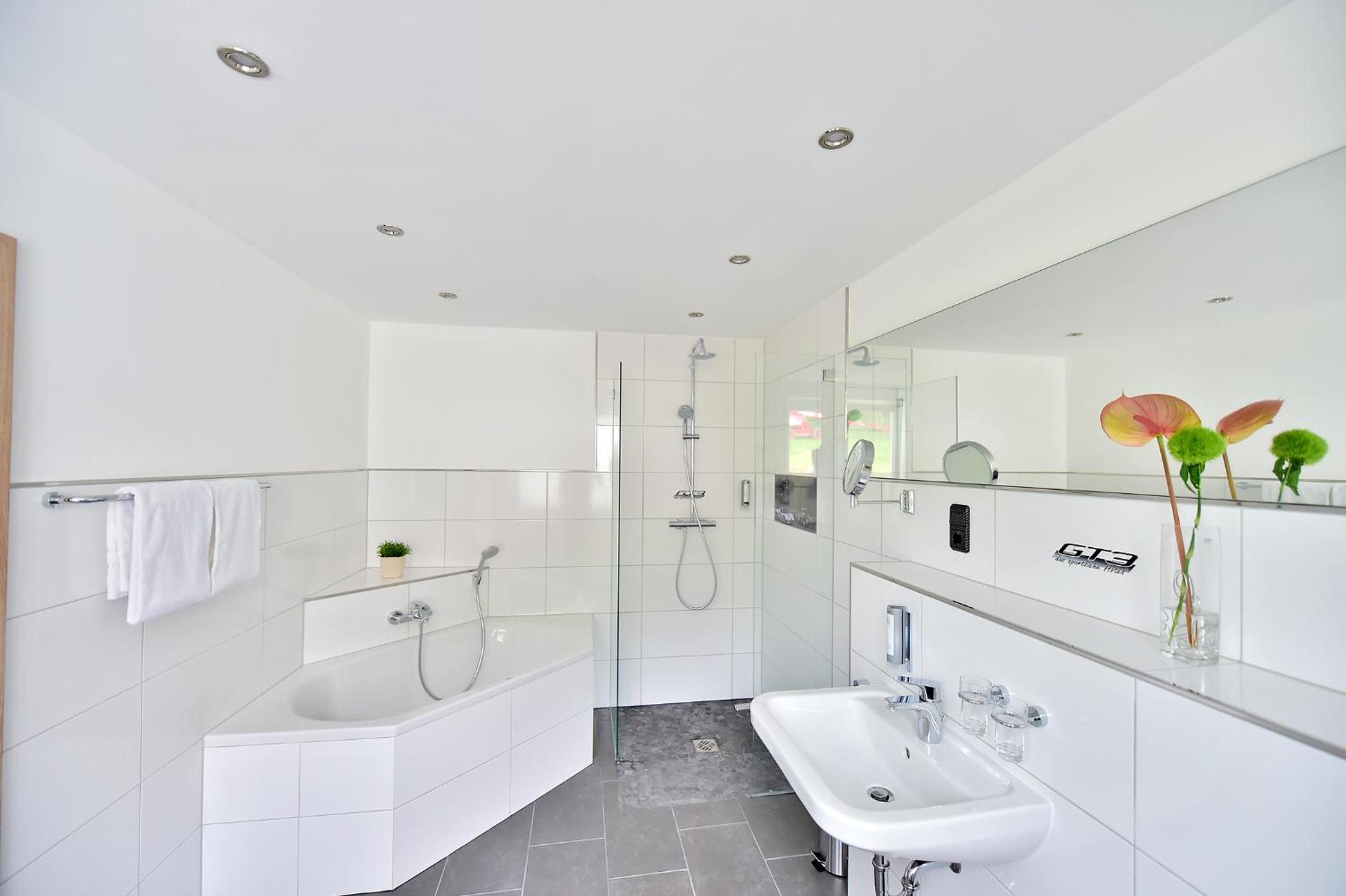 Deluxe Double Room with Bath photo 3