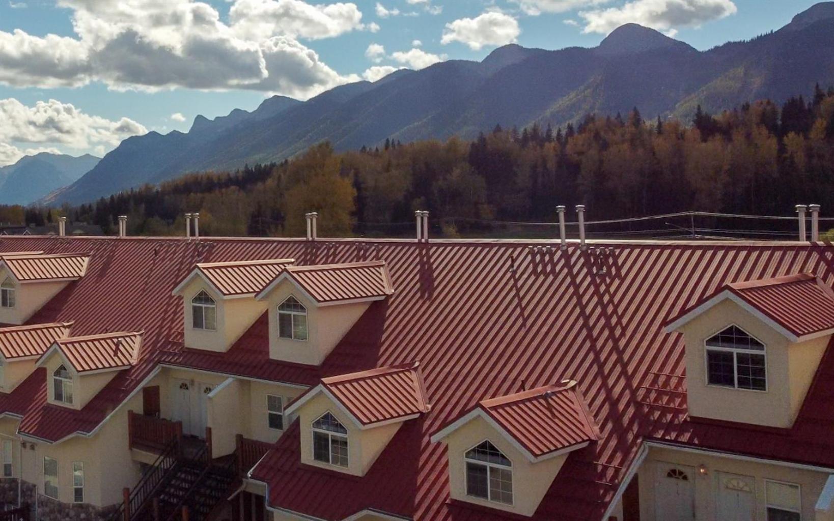 Three-Bedroom Apartment with Mountain View