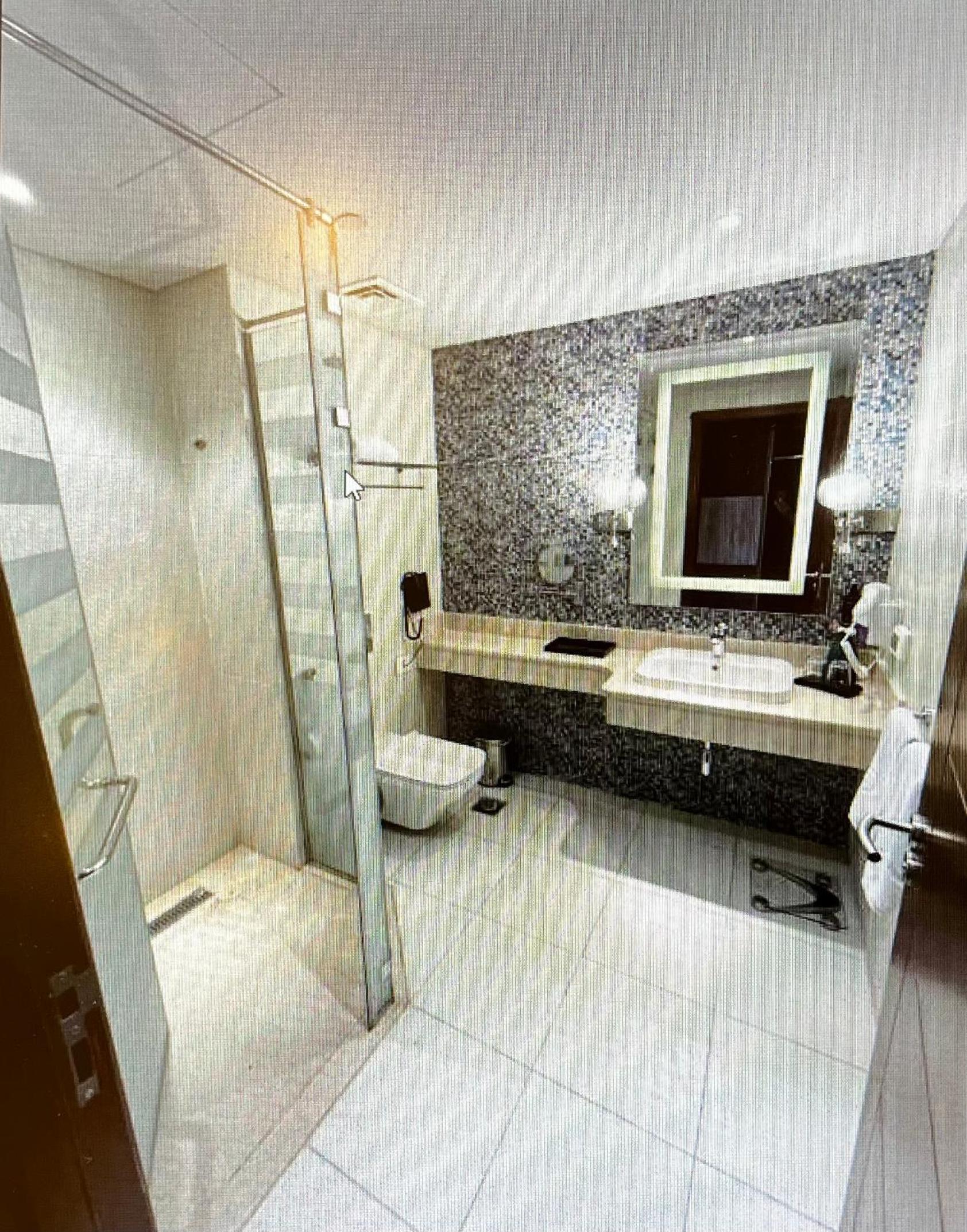 Deluxe Suite photo 3