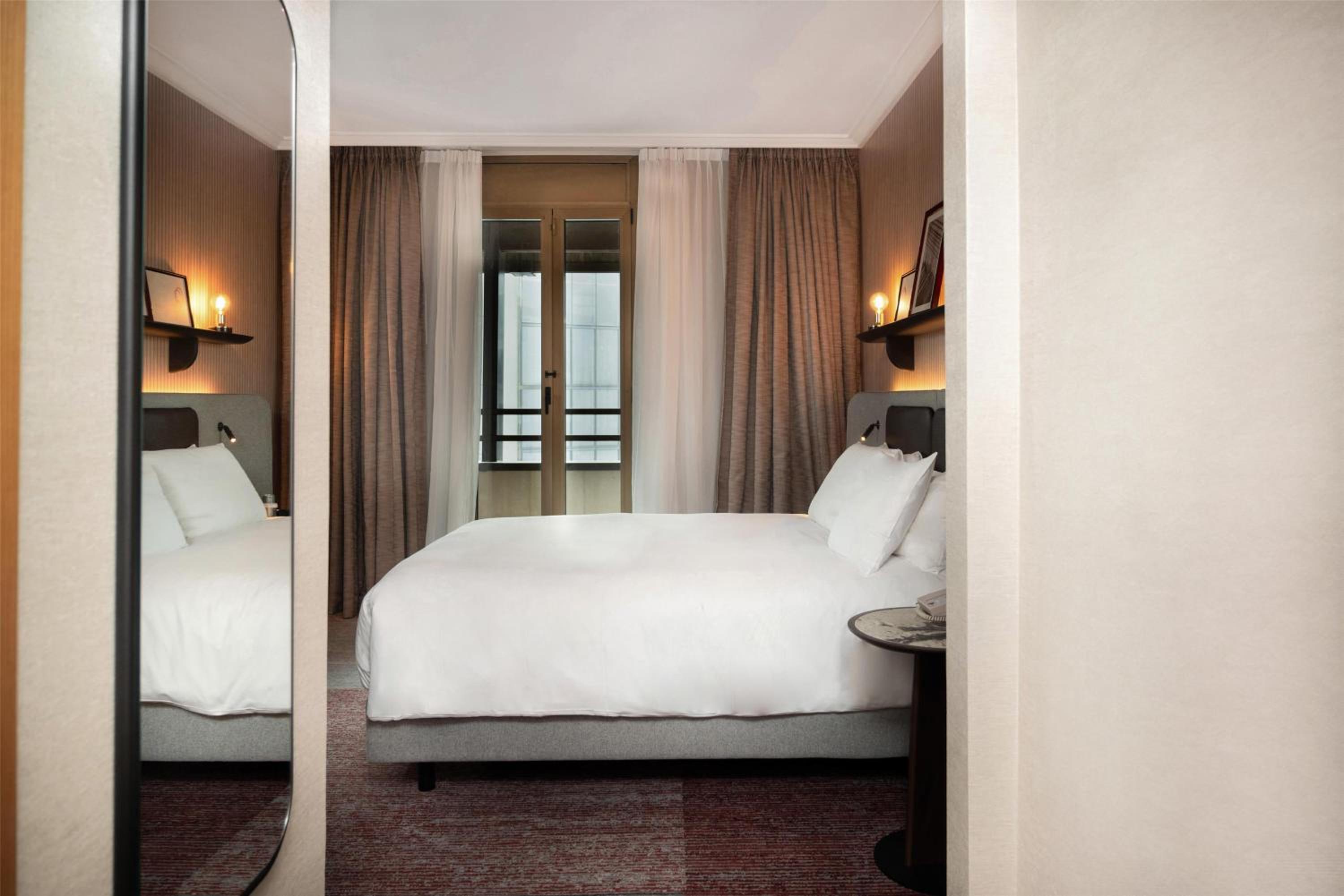 Executive Deluxe Queen Room