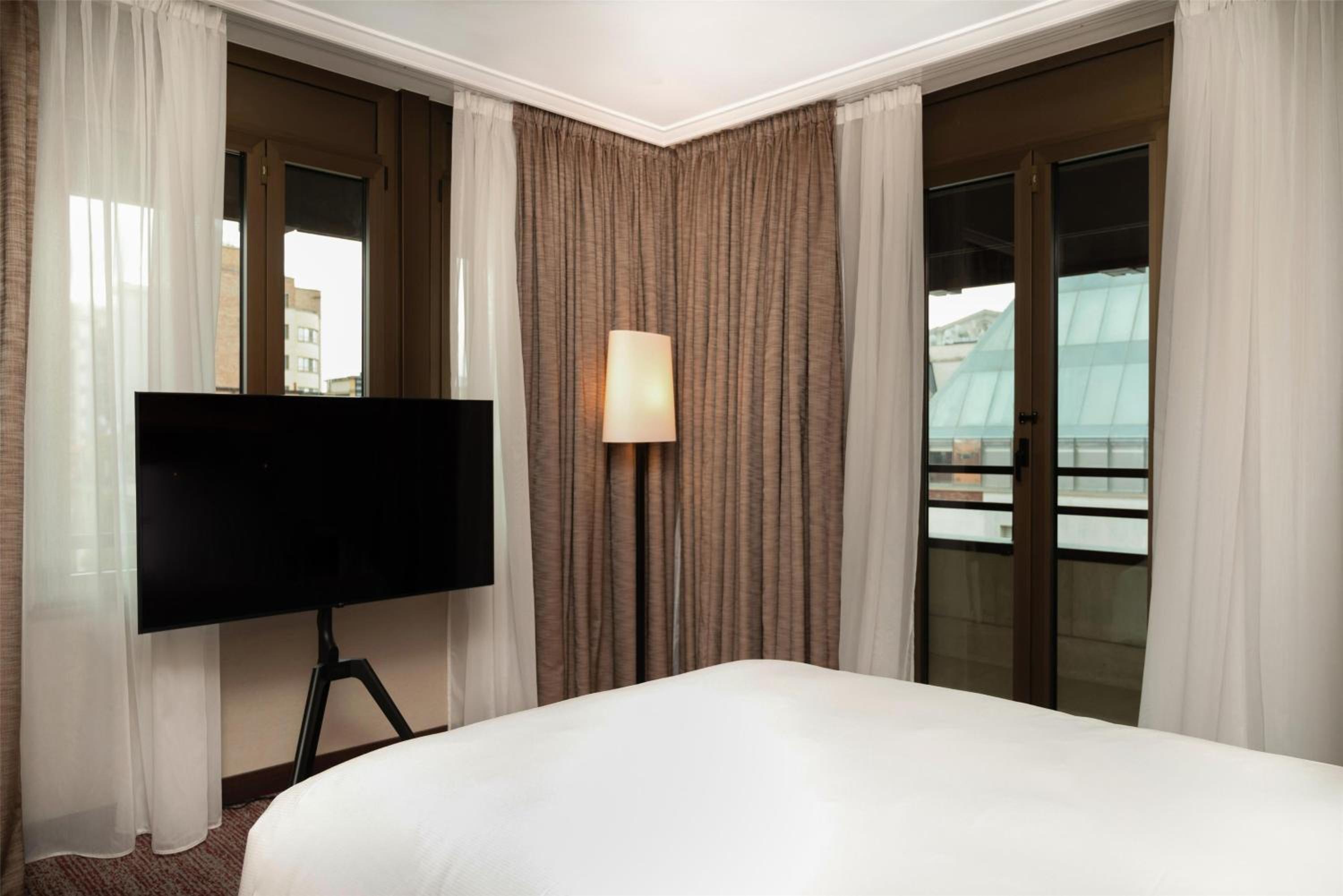 Executive Deluxe Queen Room