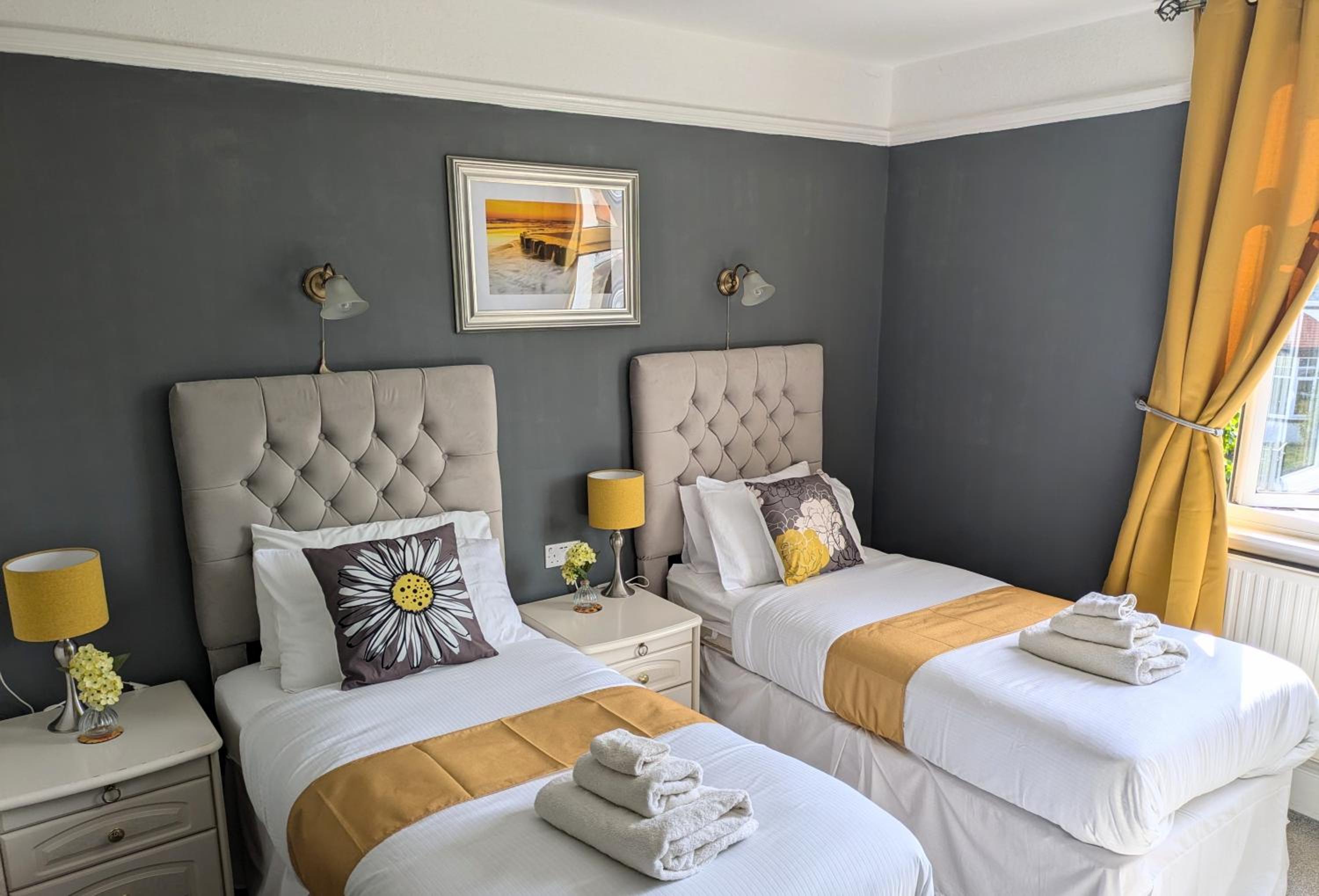 Twin Room with Private Bathroom