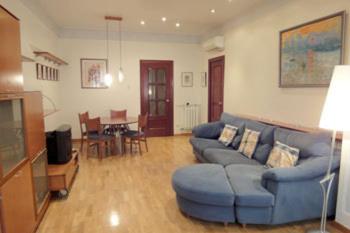 Apartamento de tres habitaciones con terraza (2-8 adultos)