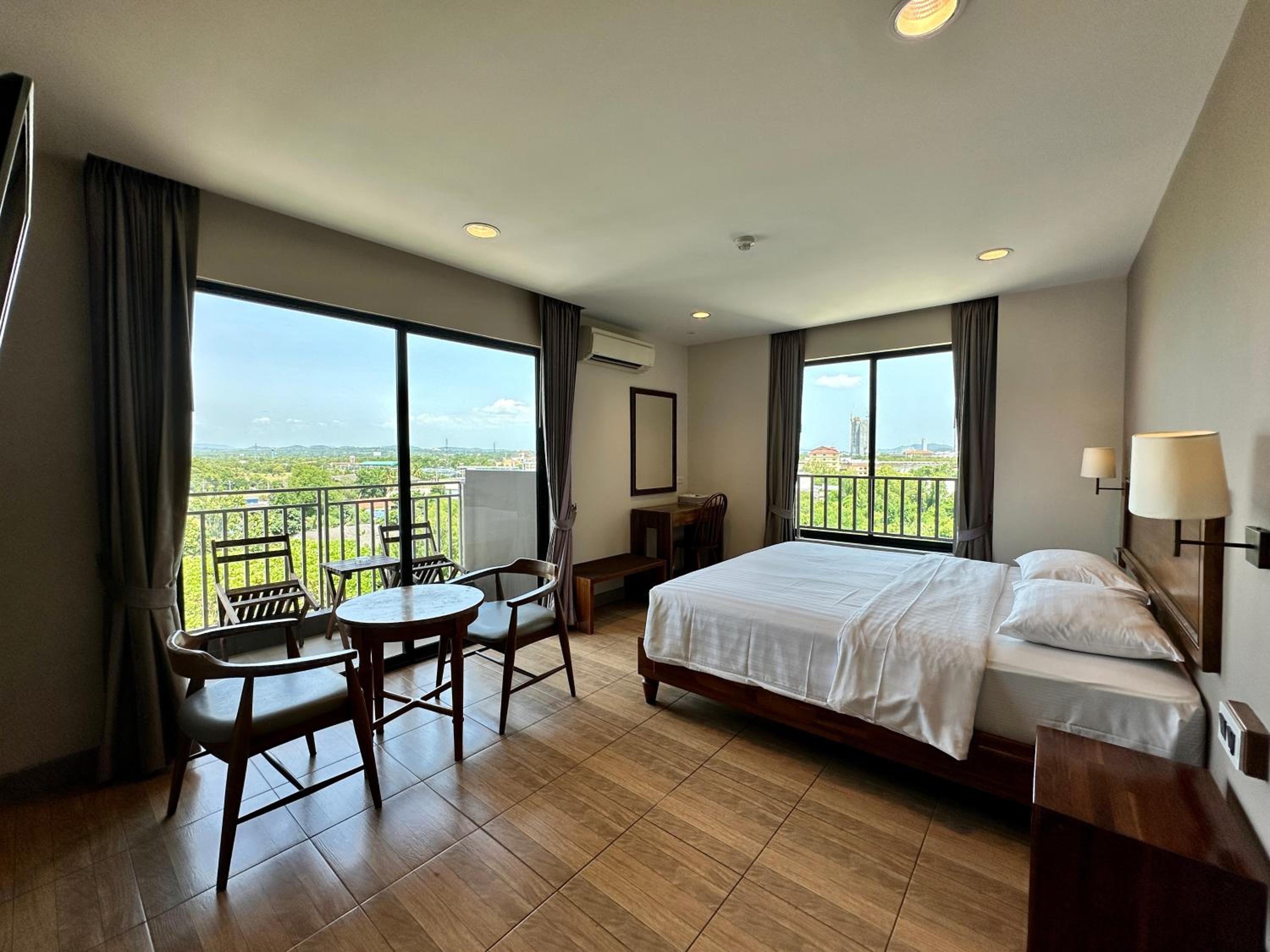 Deluxe Double Room with Bath photo 2