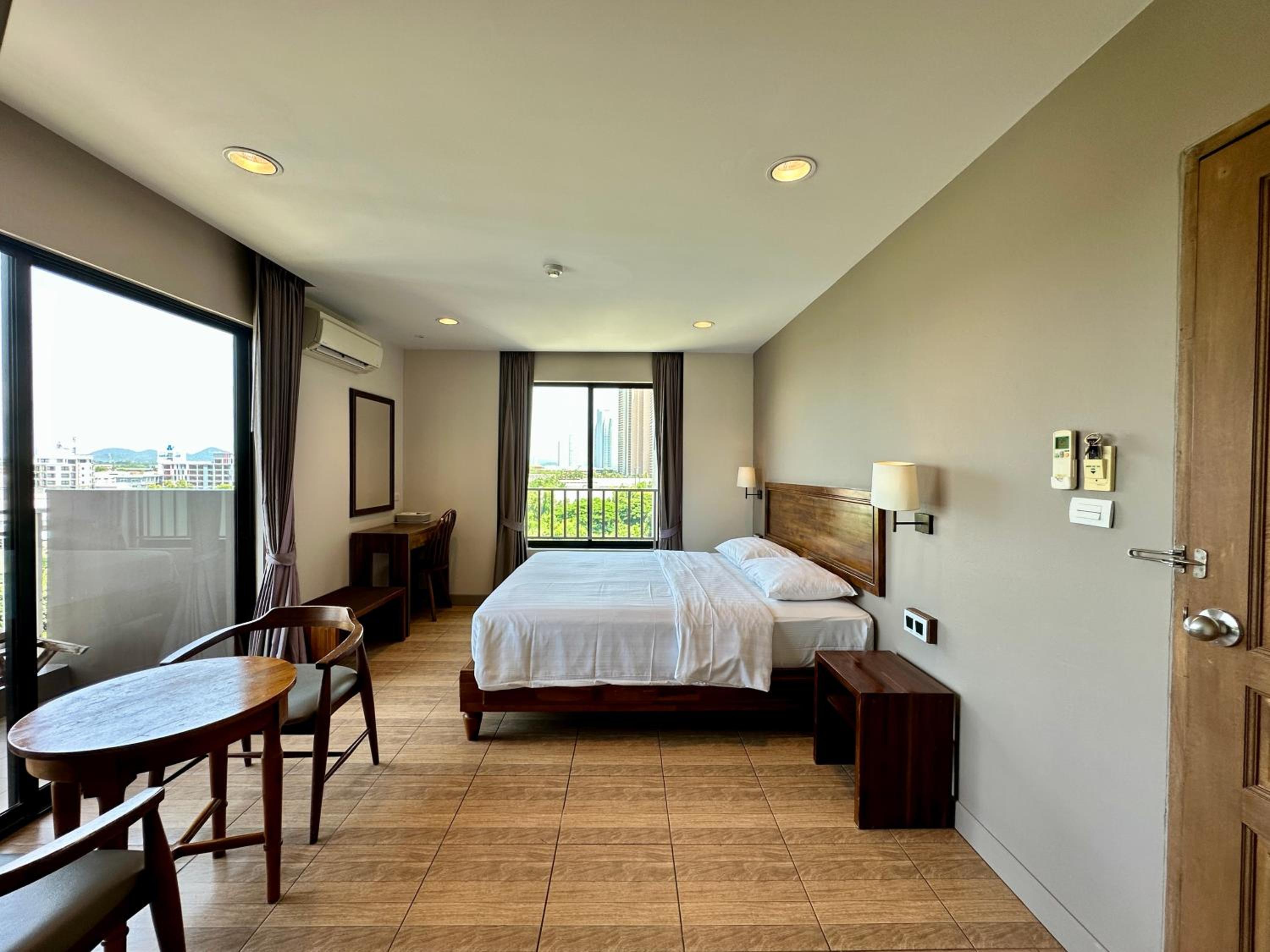 Deluxe Double Room with Bath photo 3