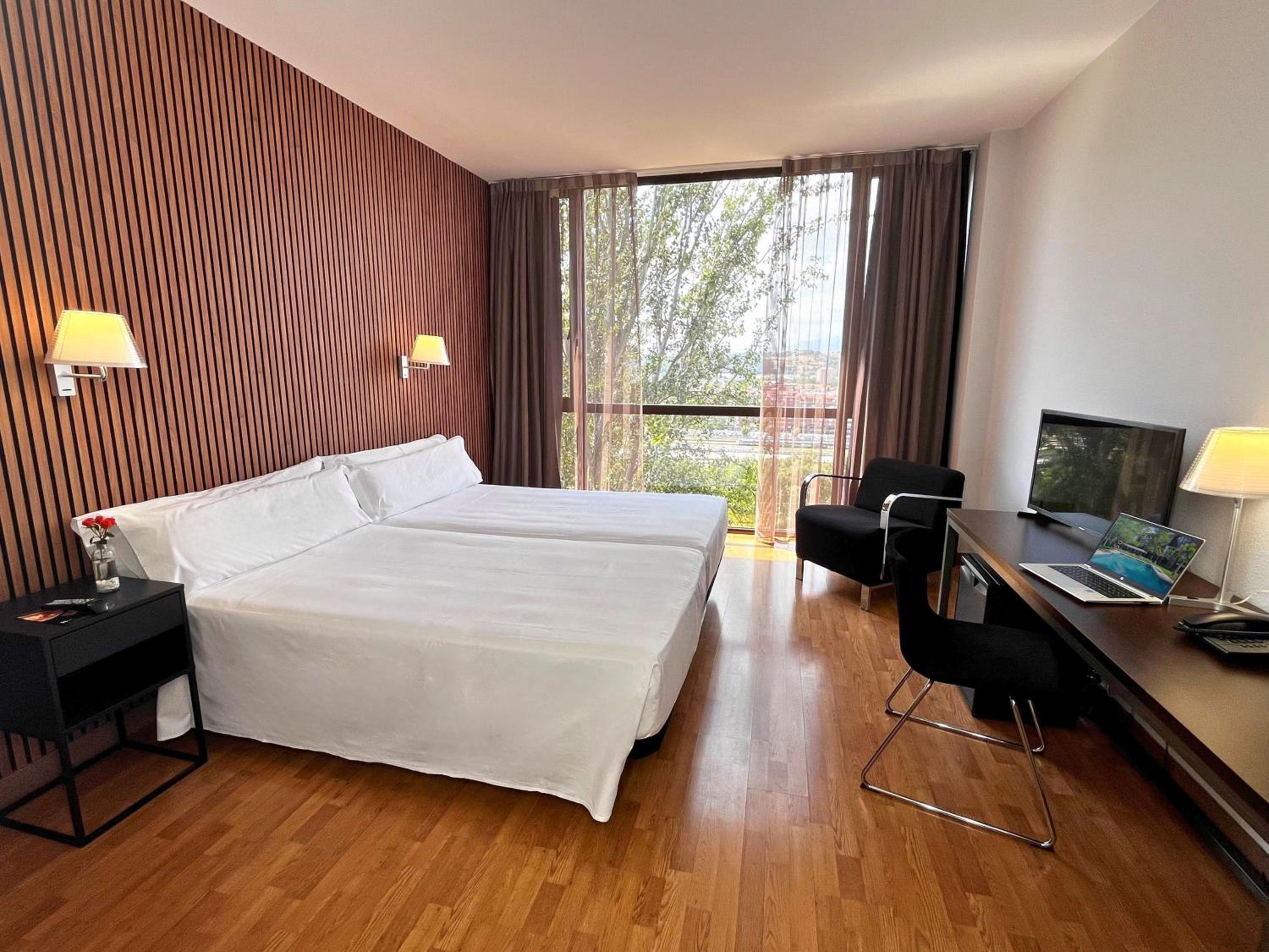 Standard Twin Room - Photo 1