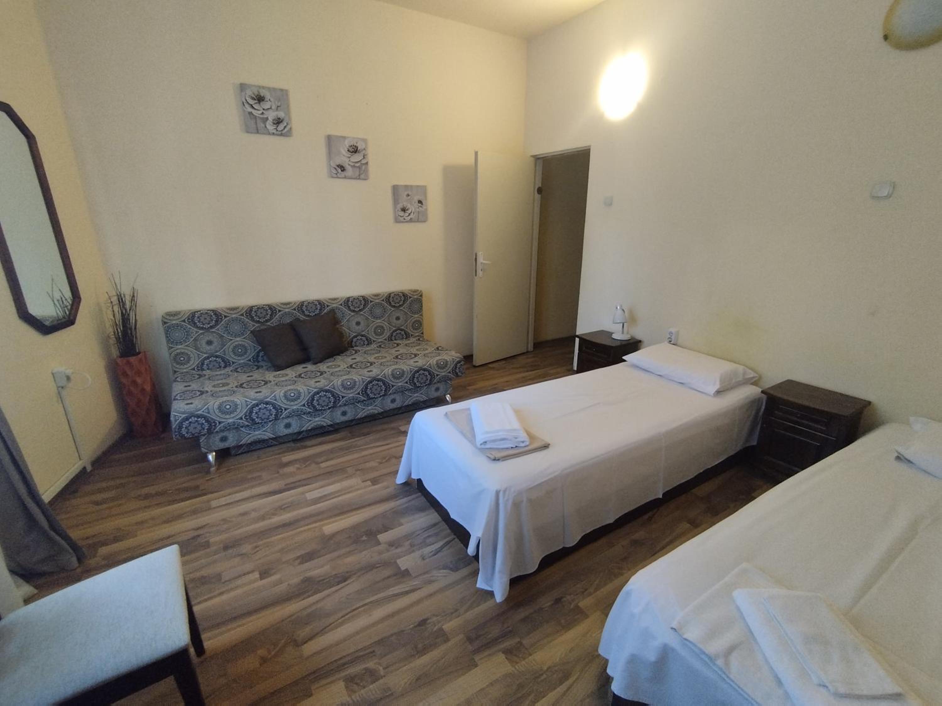 Large Twin Room photo 2