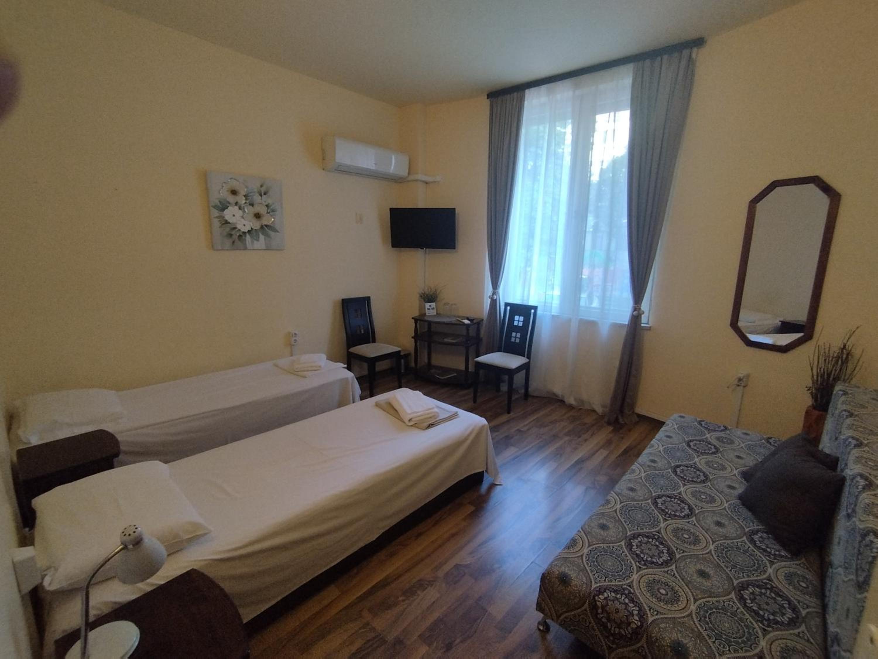 Large Twin Room photo 3