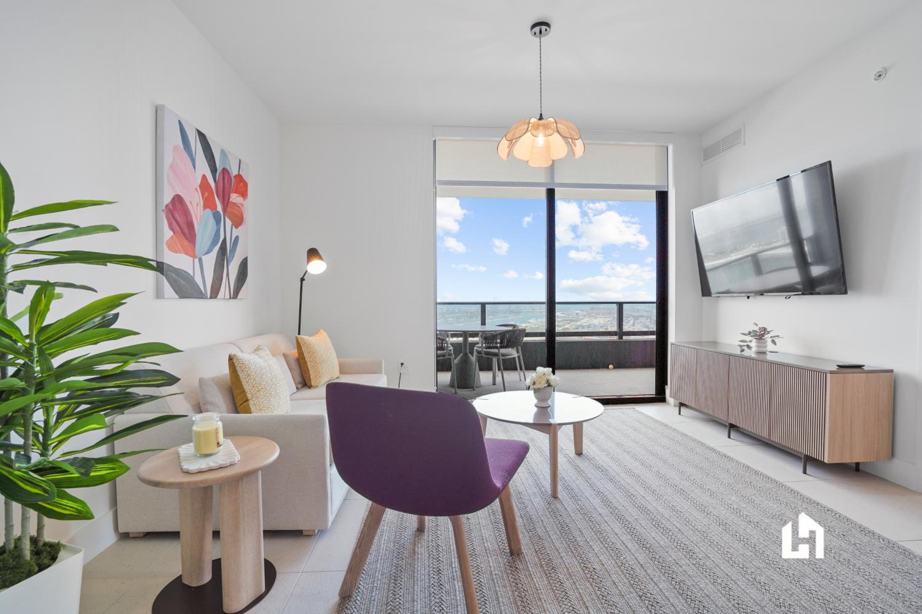 Three-Bedroom Premium Apartment with Balcony photo 2