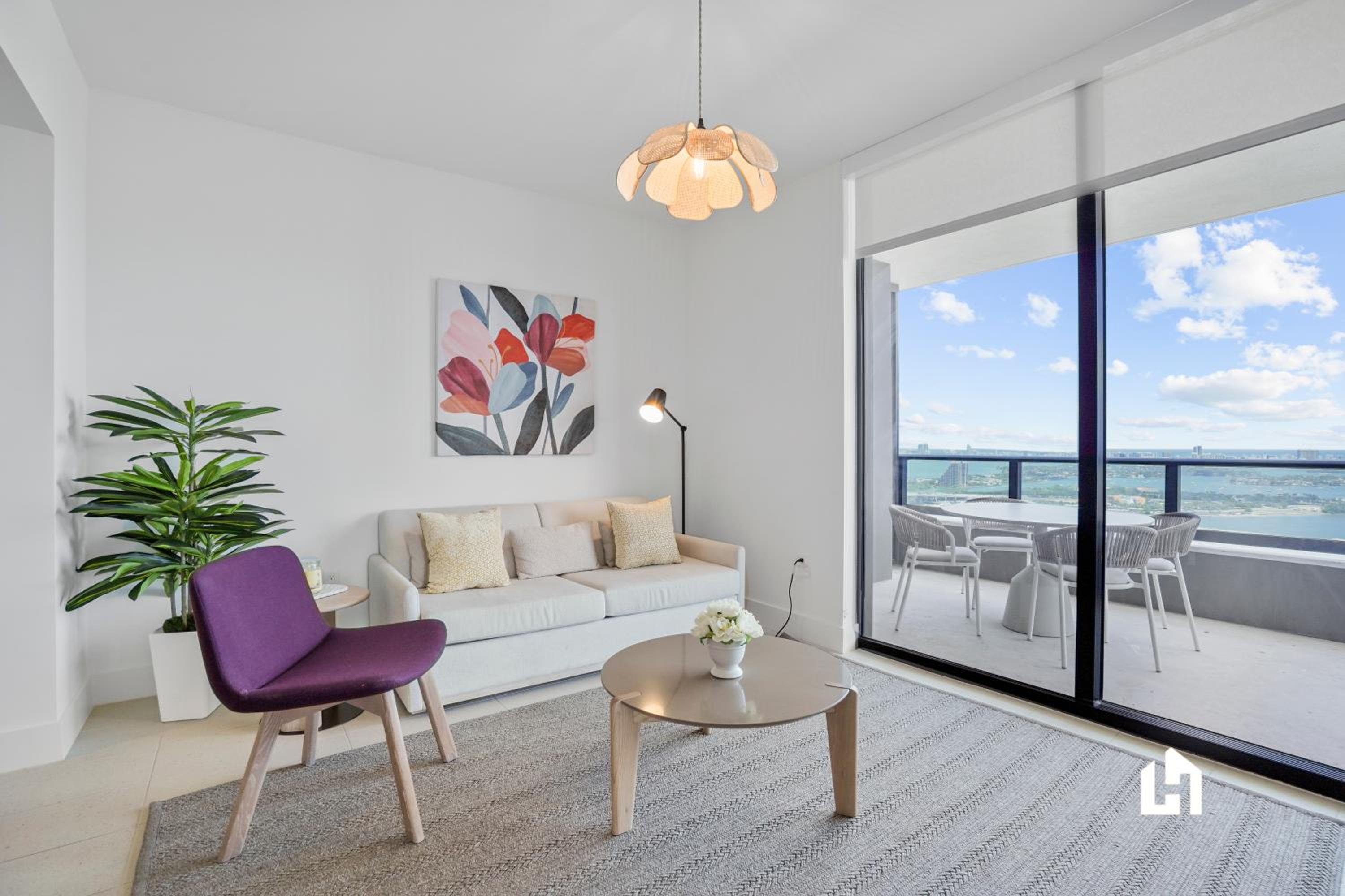 Three-Bedroom Premium Apartment with Balcony photo 1