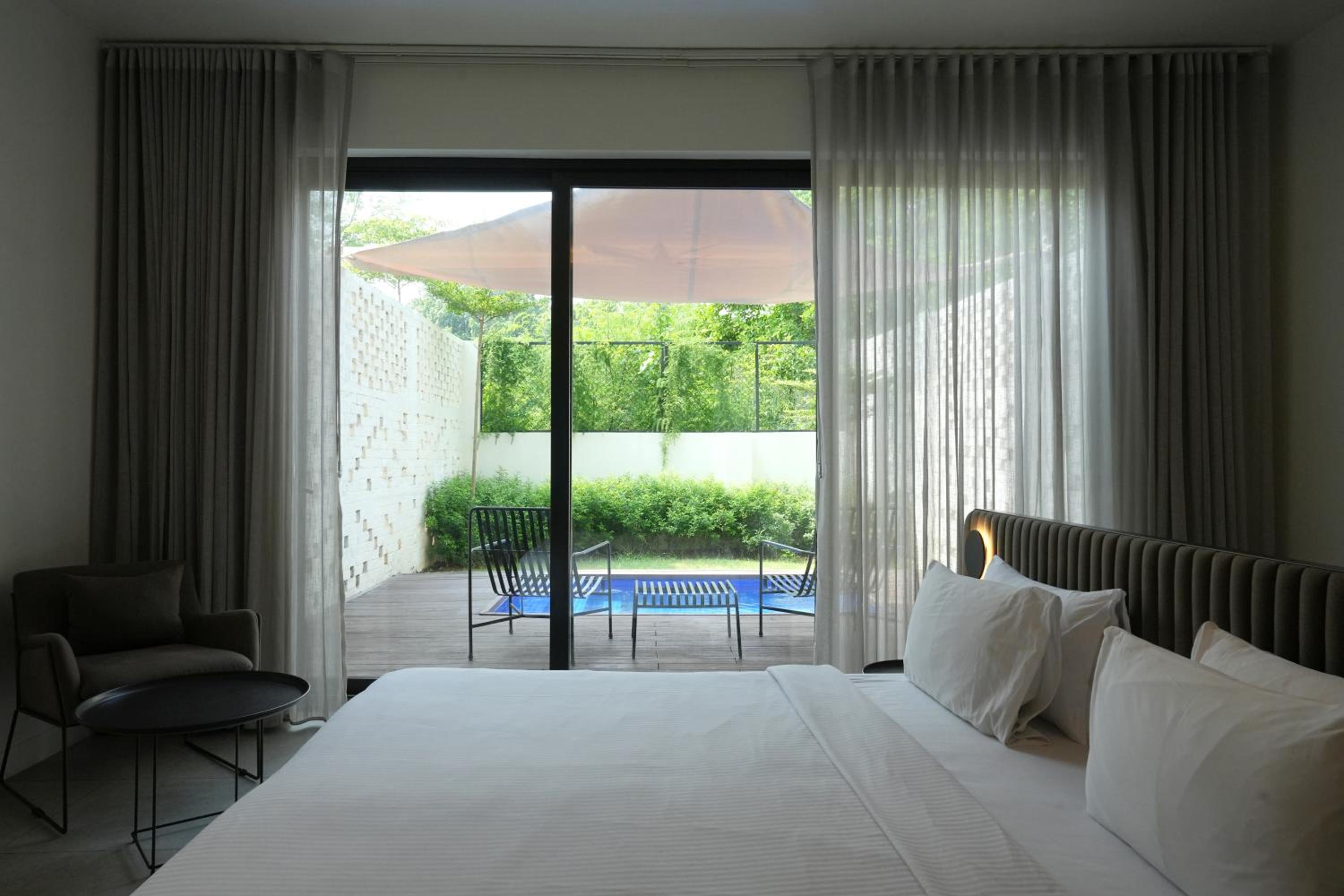 Family Suite with Pool - Photo 1