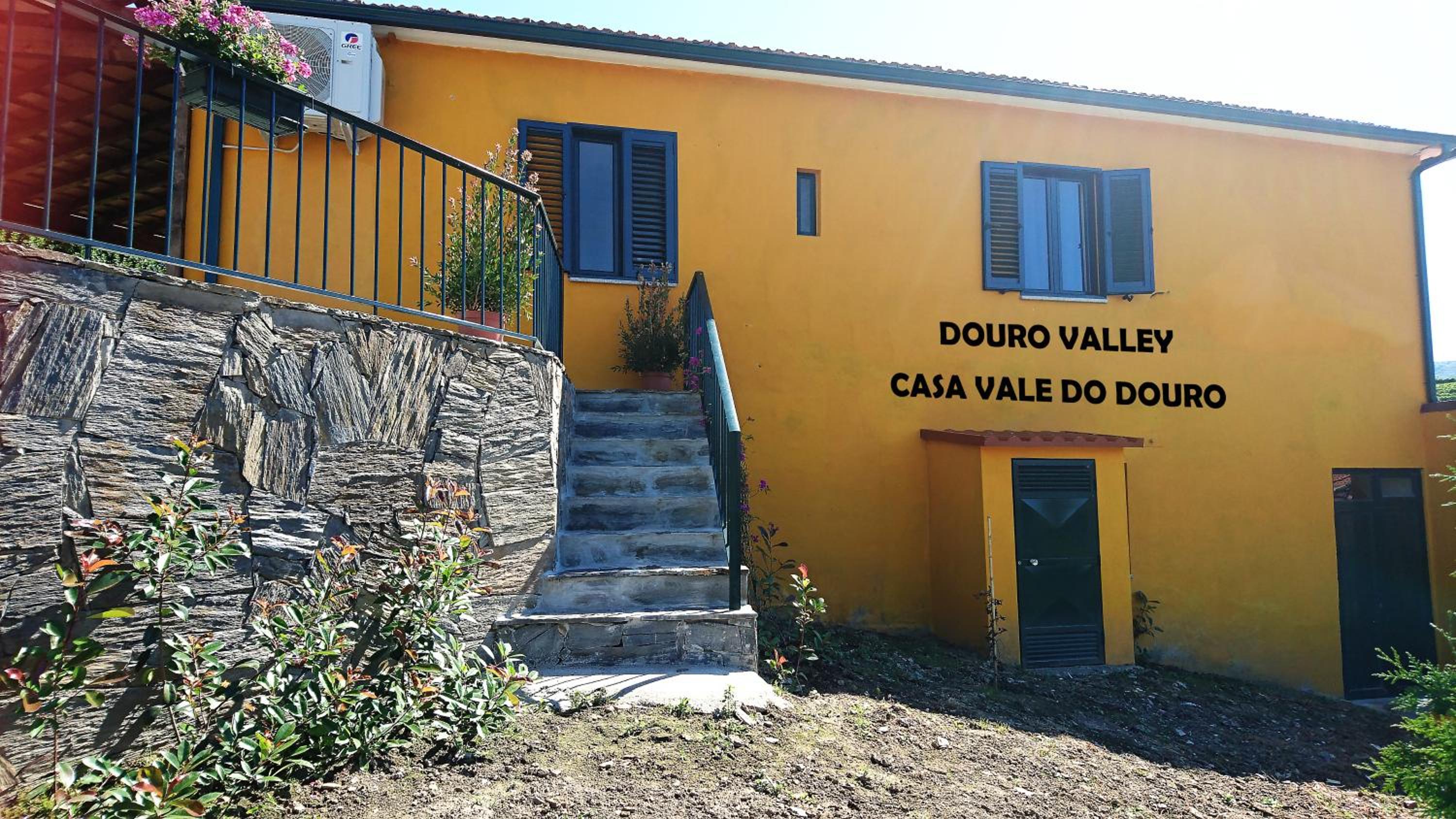 Three-Bedroom Villa - Photo 8