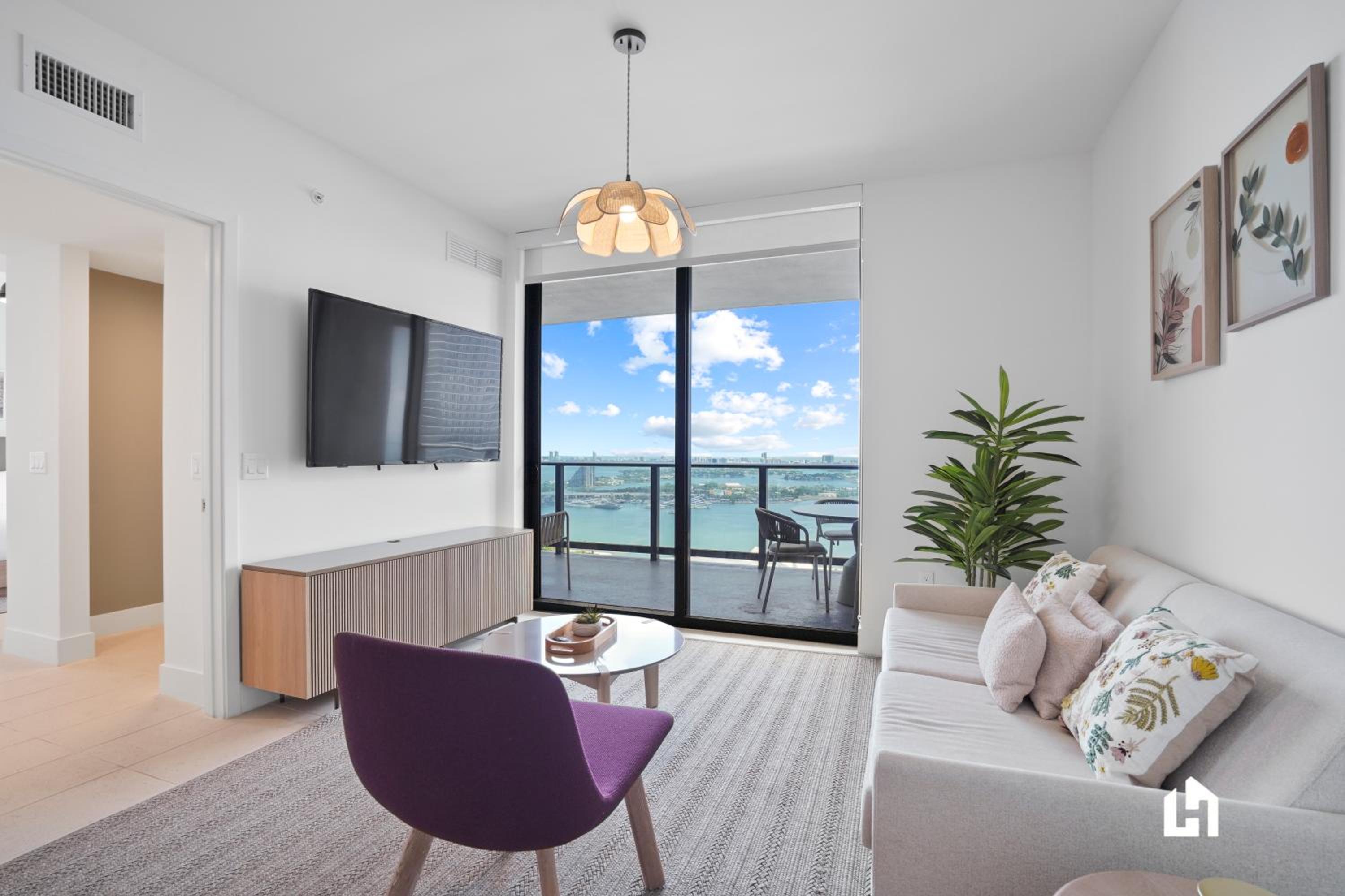 Three-Bedroom Apartment with Ocean View photo 1
