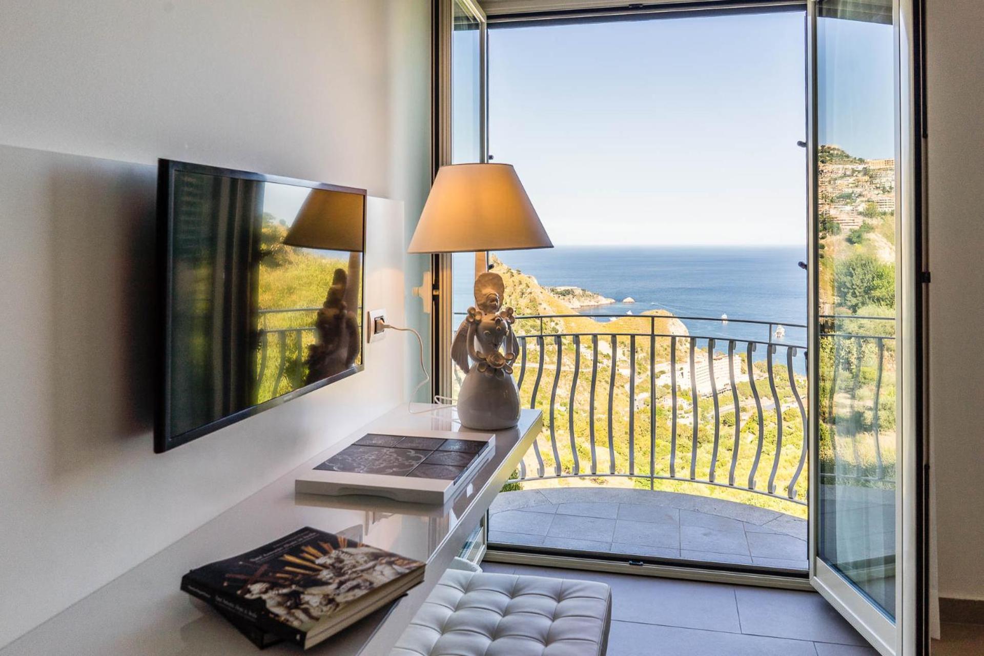Double or Twin Room with Sea View photo 2