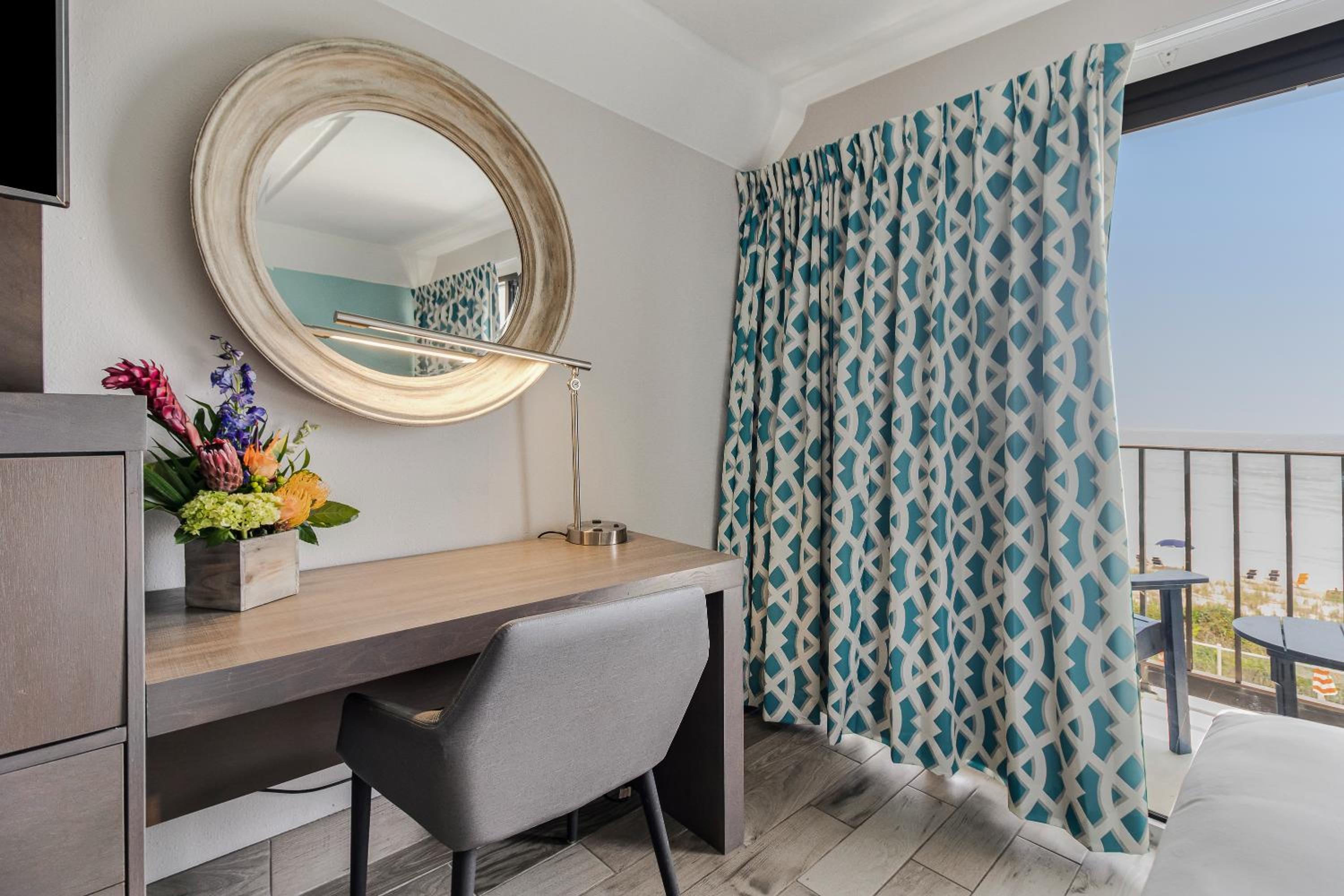 Double Room with Balcony and Oceanfront Sea View photo 3