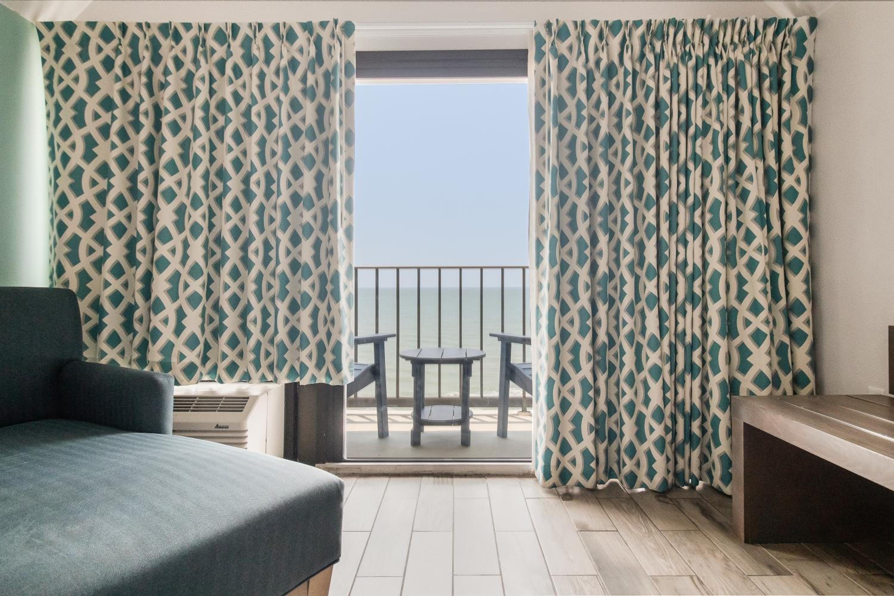 King Room with Oceanfront Sea View photo 1