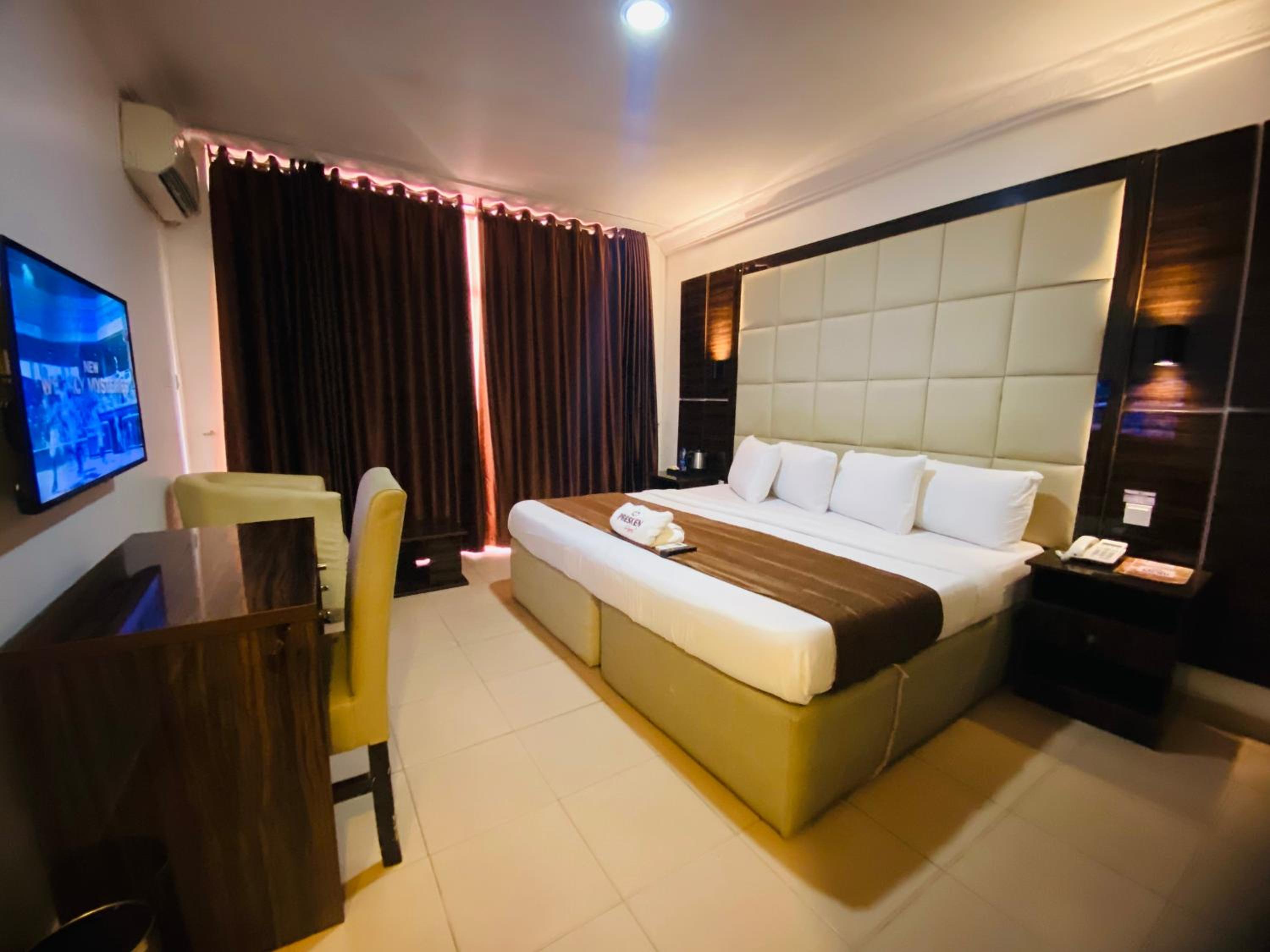 Superior King Room photo 2