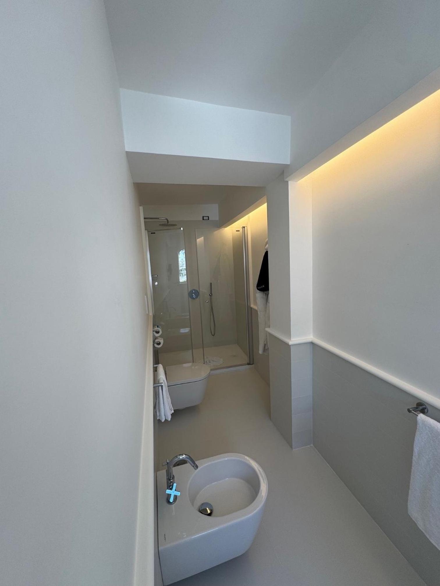 Two-Bedroom Suite - Photo 7