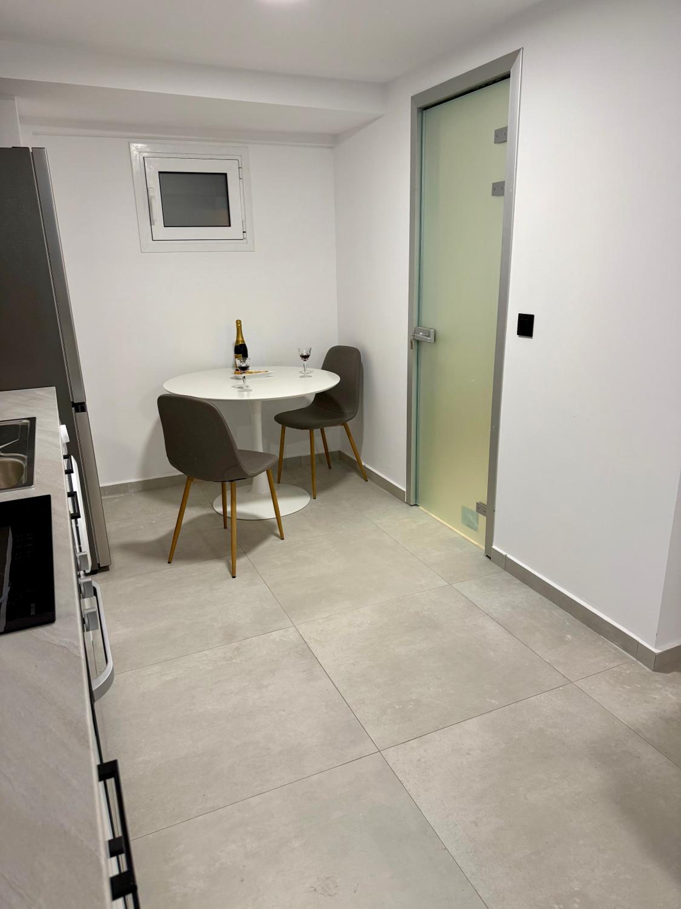 Large Double Room photo 2
