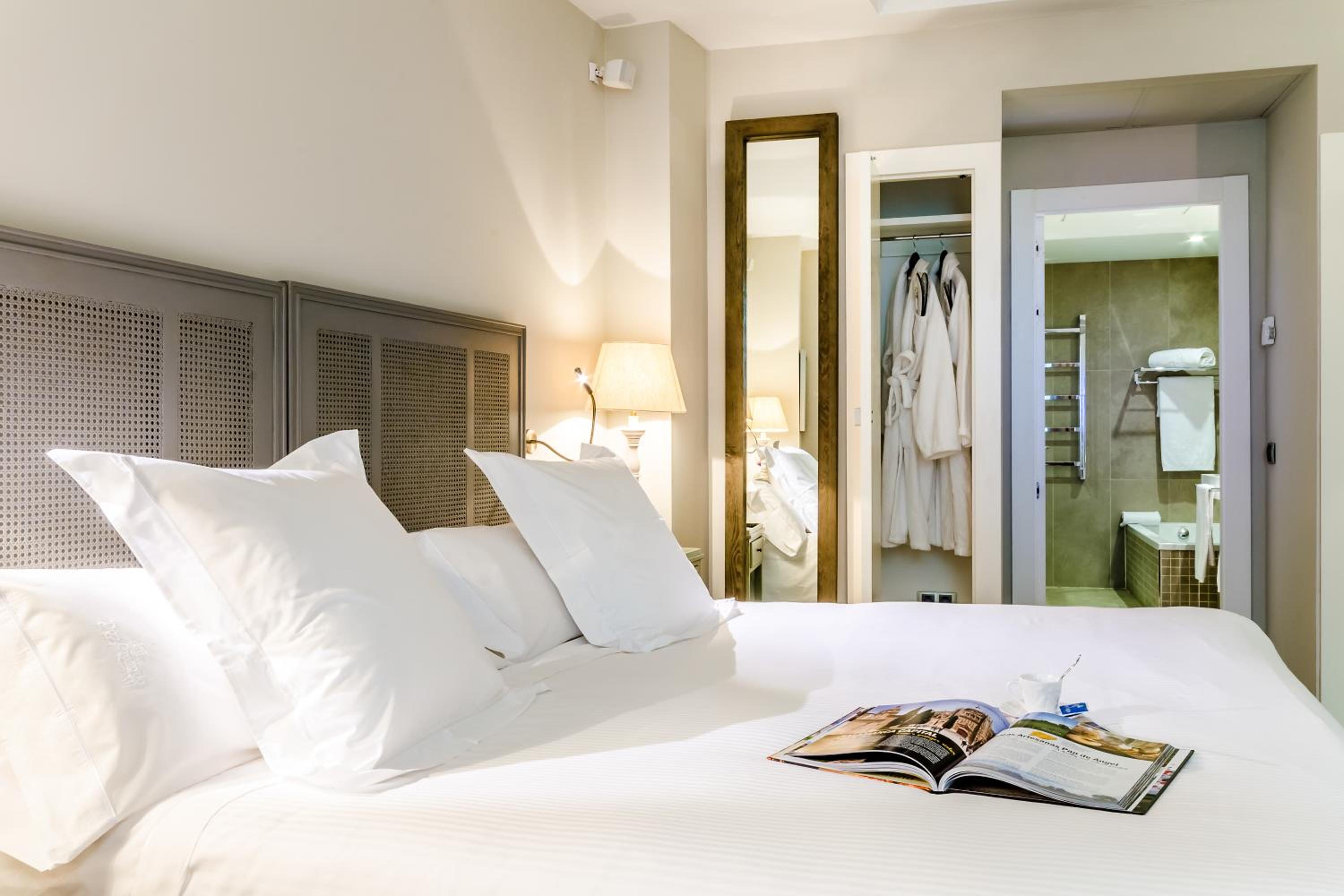 Double Room - Photo 13