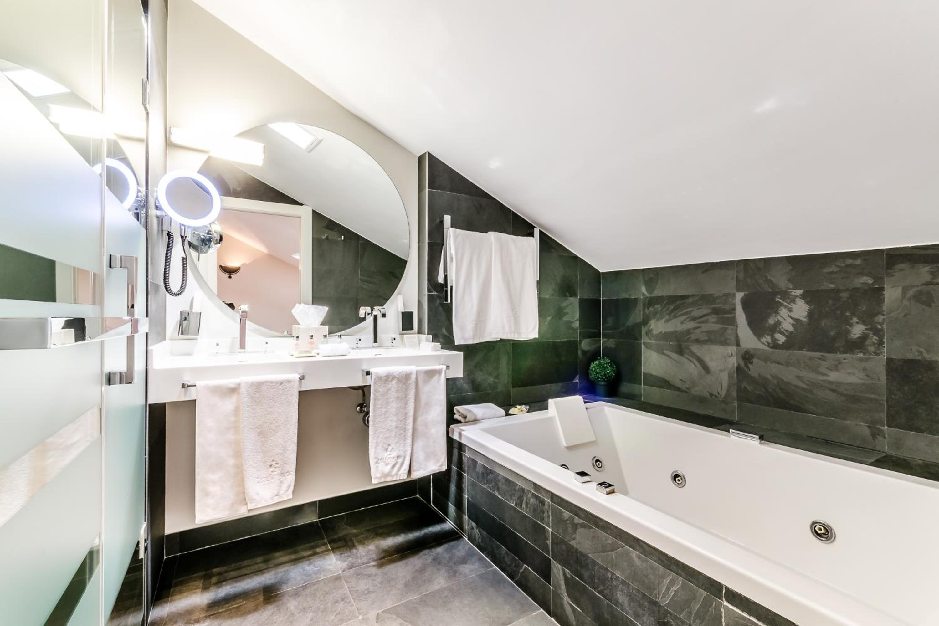 Double Room - Photo 15