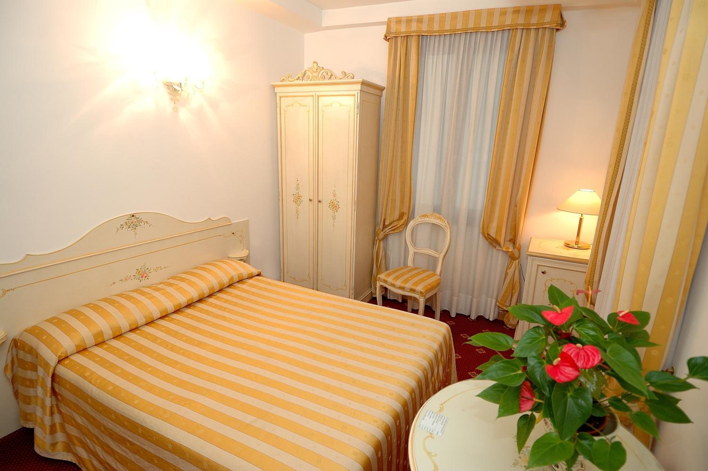 Economy Double Room photo 1