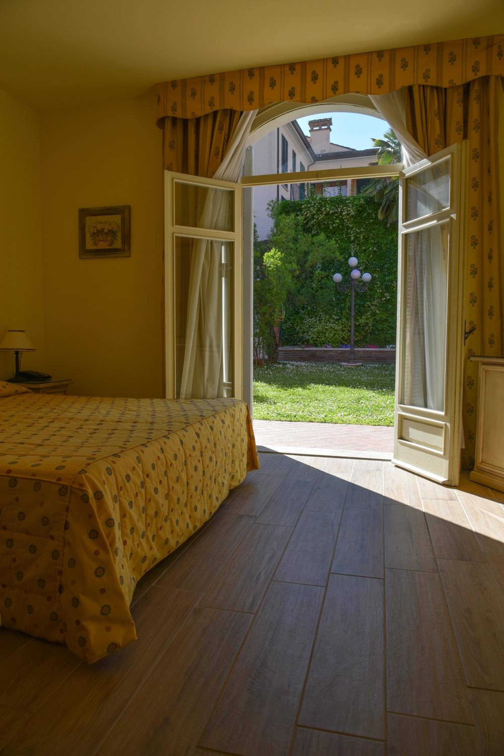 Standard Double or Twin Room - Photo 3