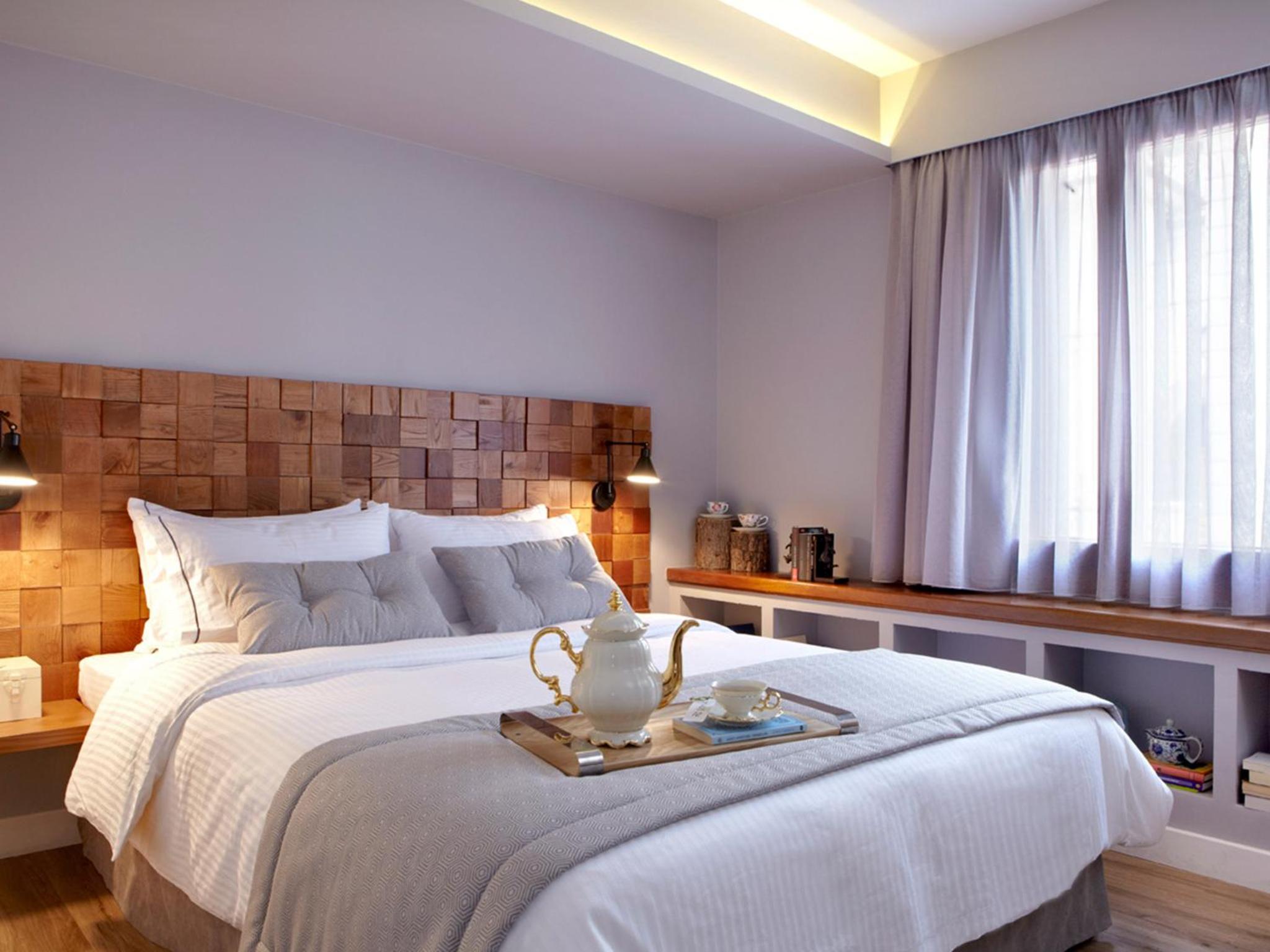 Premium One-Bedroom Suite