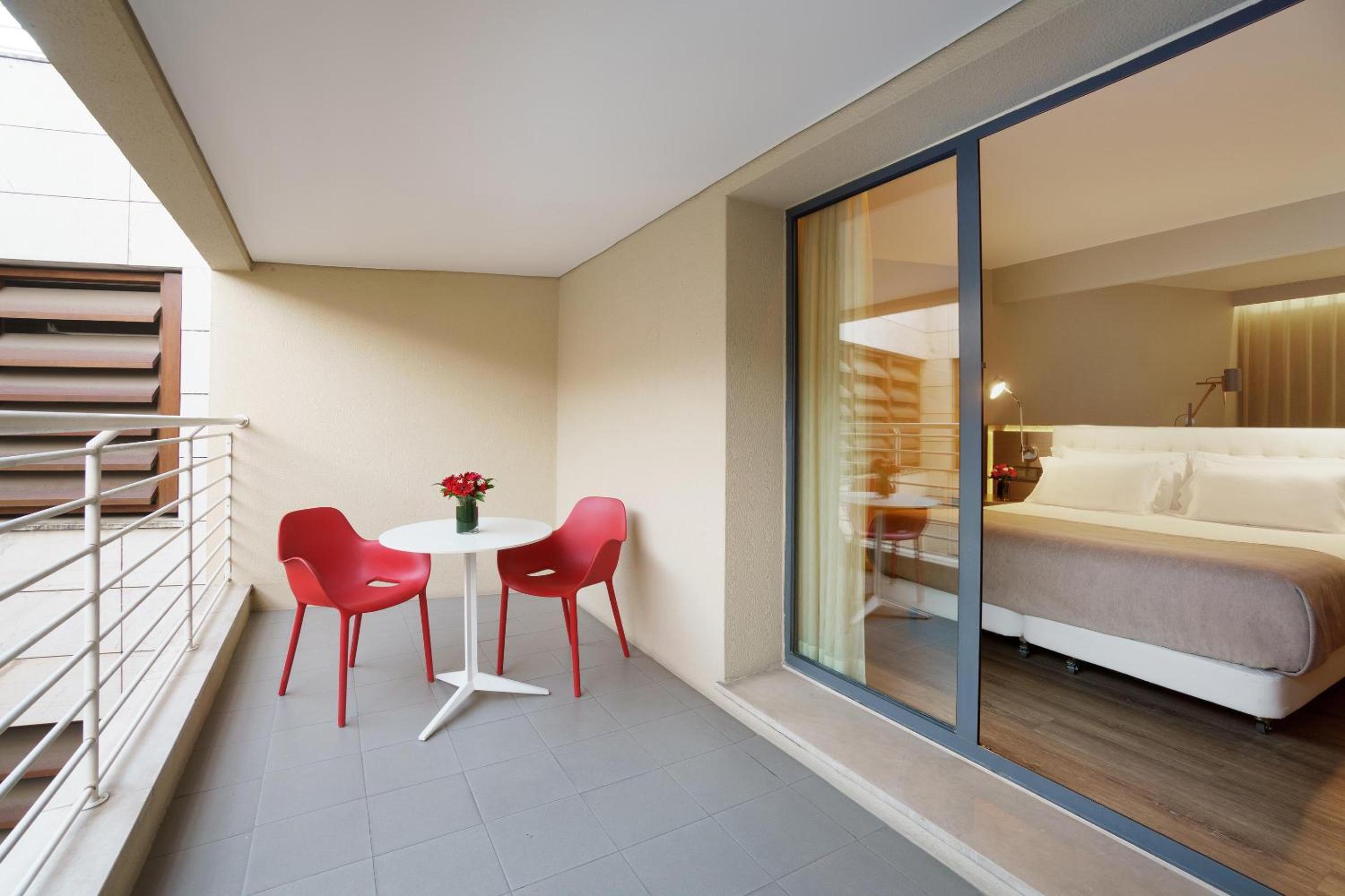 Suite with Terrace and Extra Bed - Photo 1