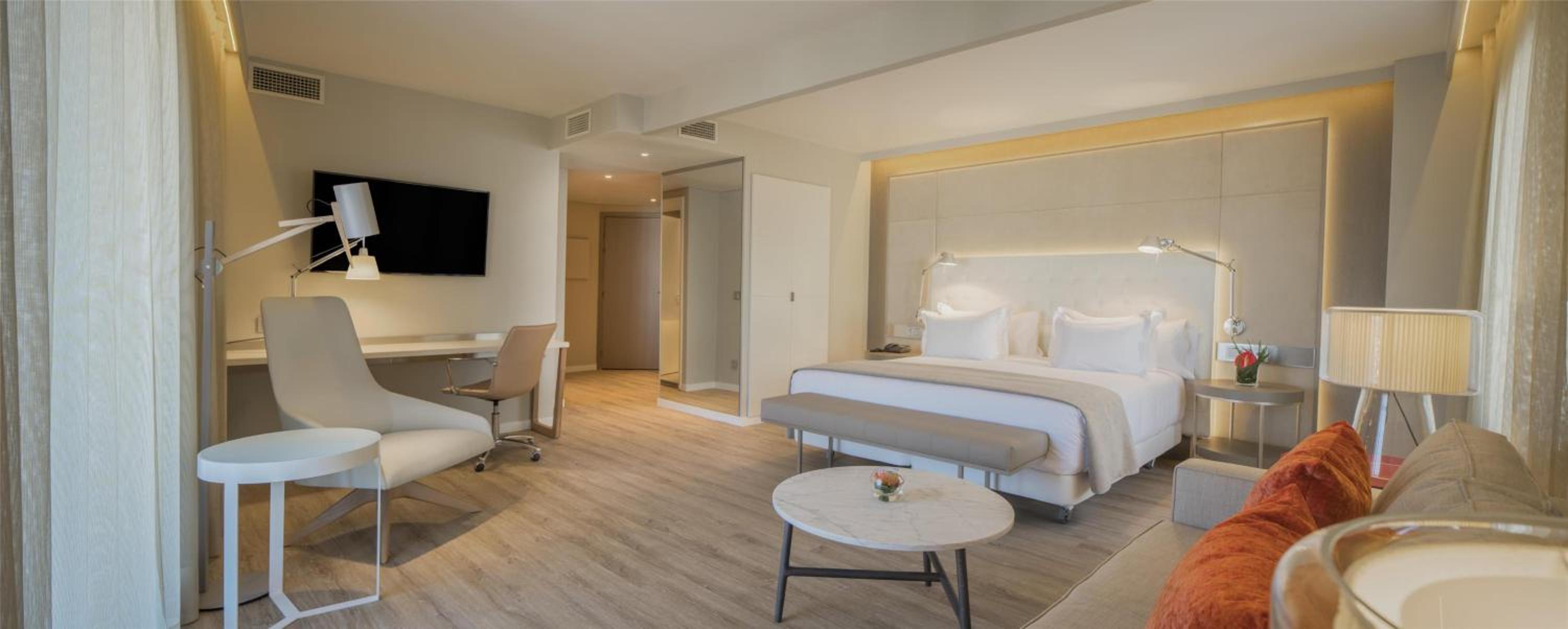 Suite with Extra Bed (2 Adults + 1 Child) - Photo 2