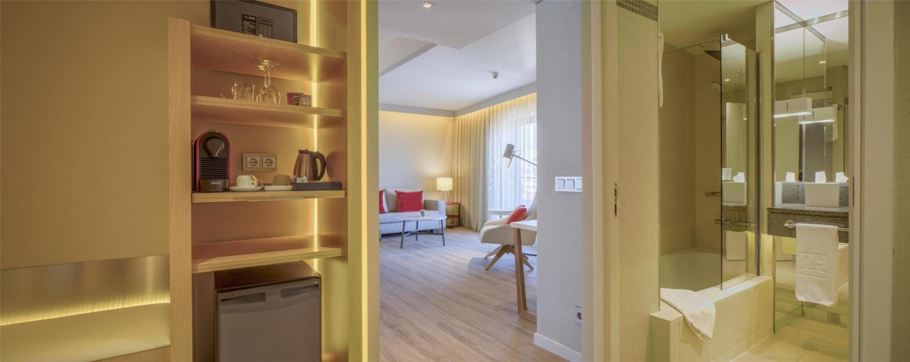 Suite with Extra Bed (2 Adults + 1 Child) - Photo 3