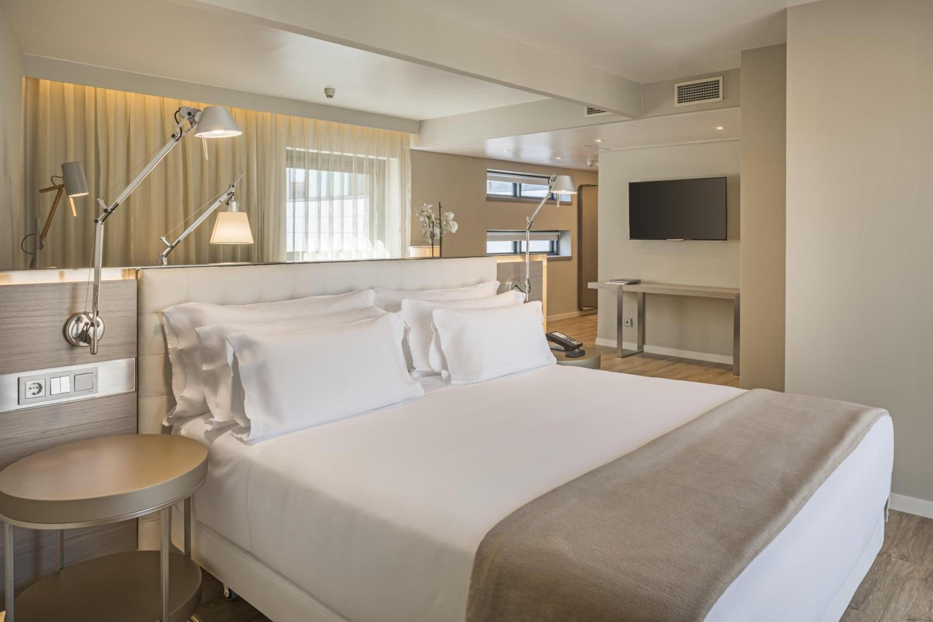 Suite with Terrace and Extra Bed - Photo 4