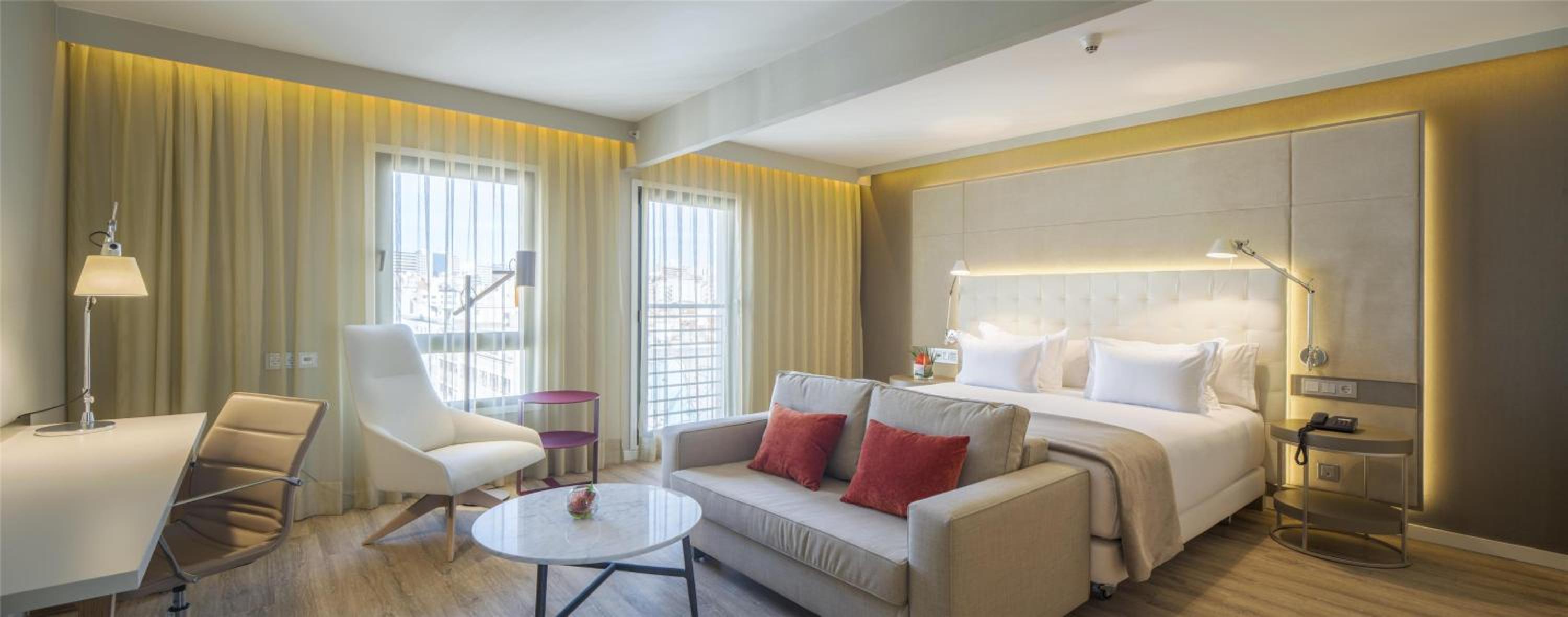 Suite with Terrace and View - Extra Bed (2 Adults + 1 Child) - Photo 3
