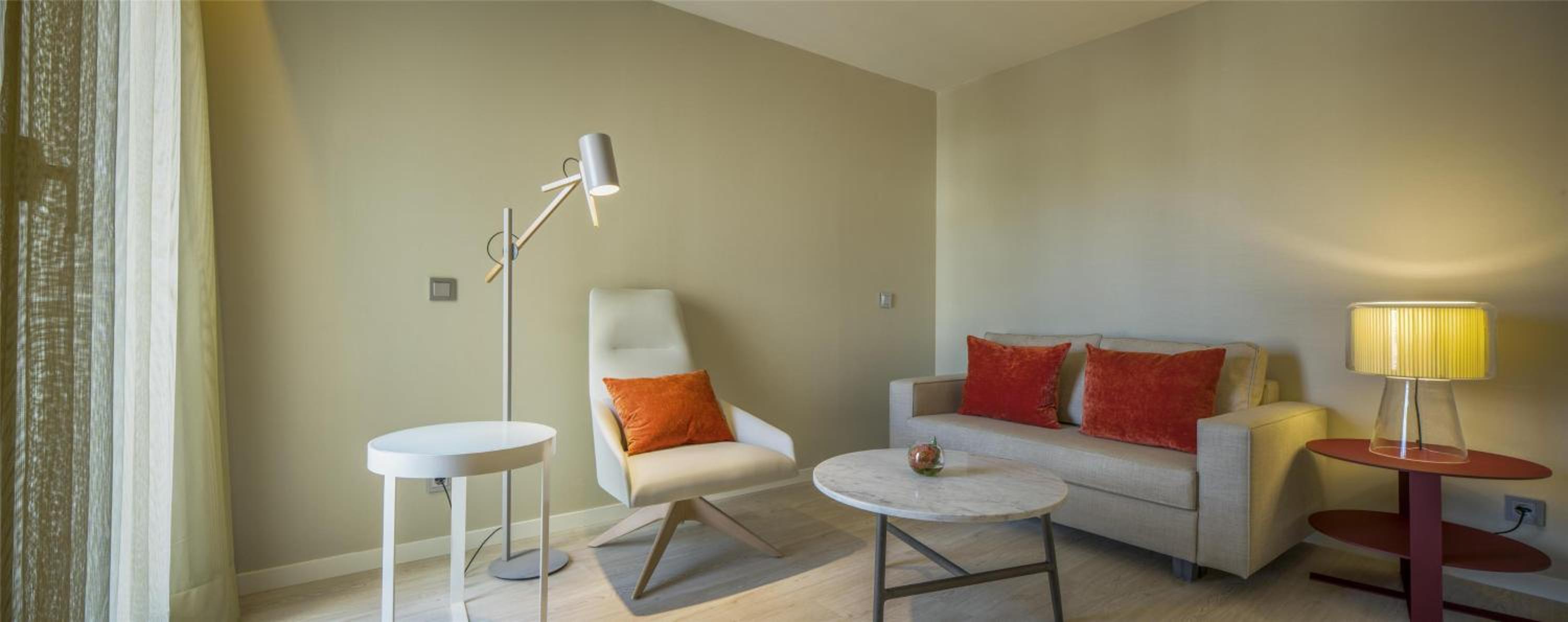 Suite with Terrace and View - Extra Bed (2 Adults + 1 Child) - Photo 4